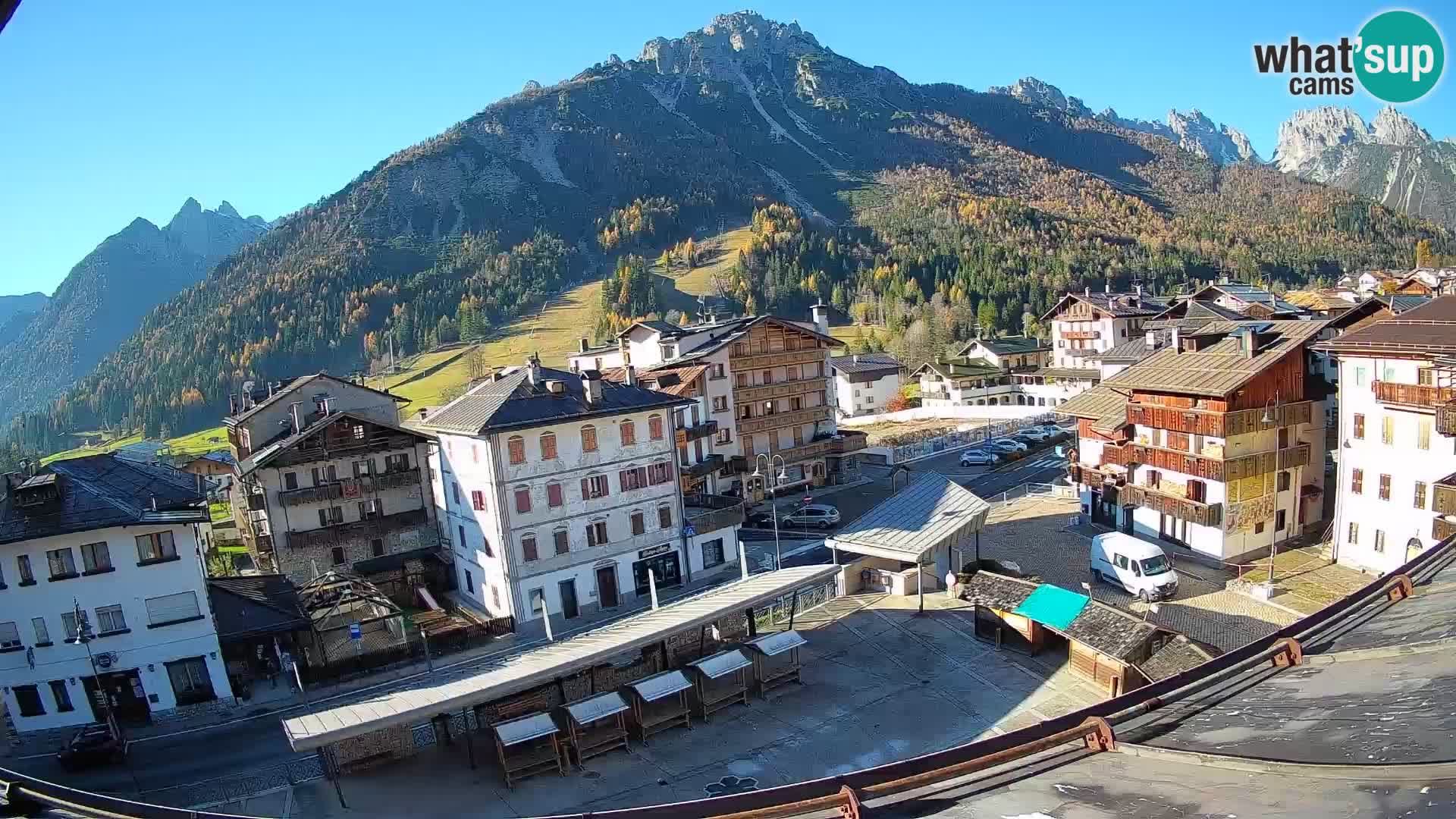 Piazza centrale di Forni di Sopra