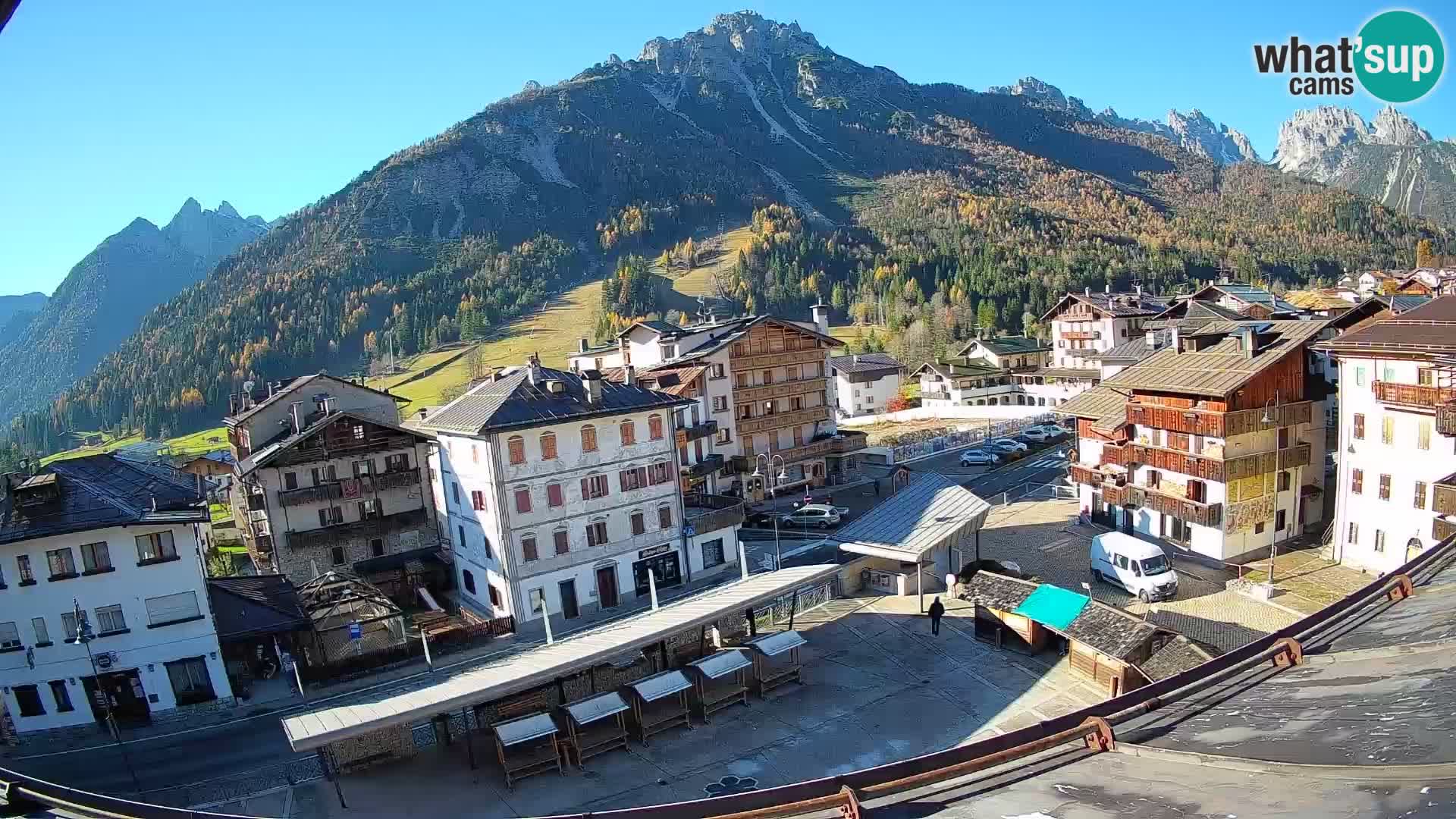 Piazza centrale di Forni di Sopra
