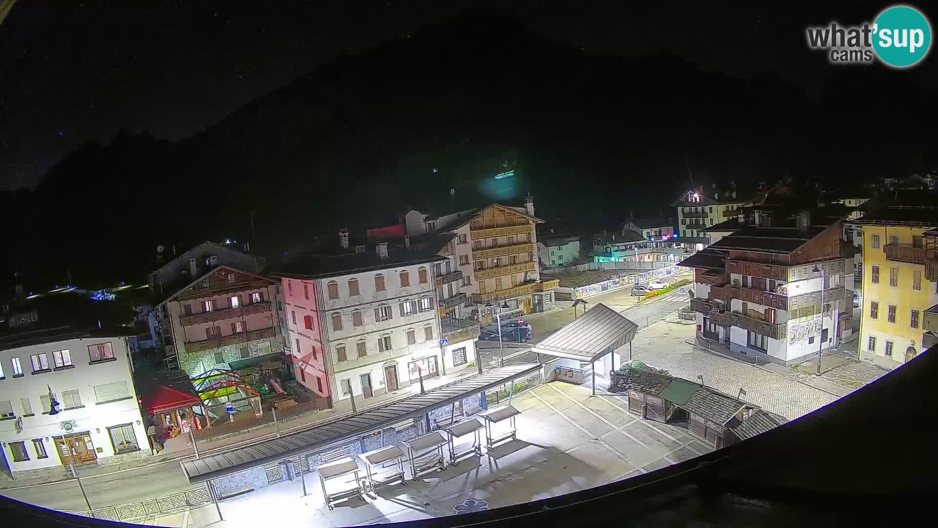 Piazza centrale di Forni di Sopra