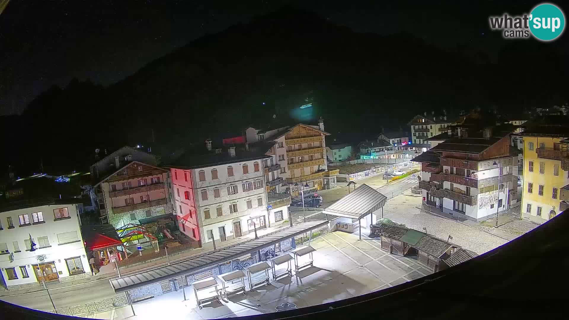 Plaza principal de Forni di Sopra