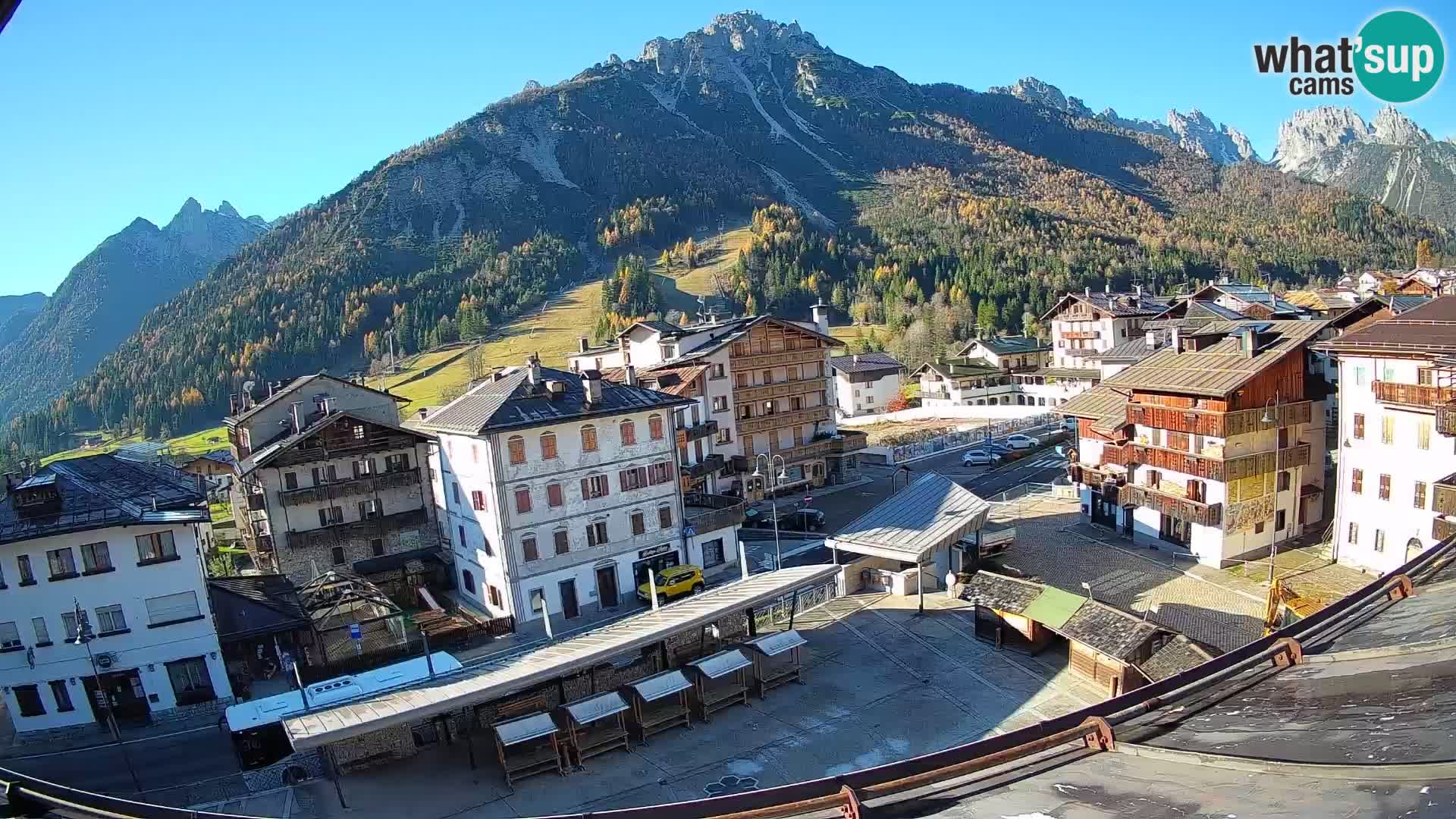 Piazza centrale di Forni di Sopra