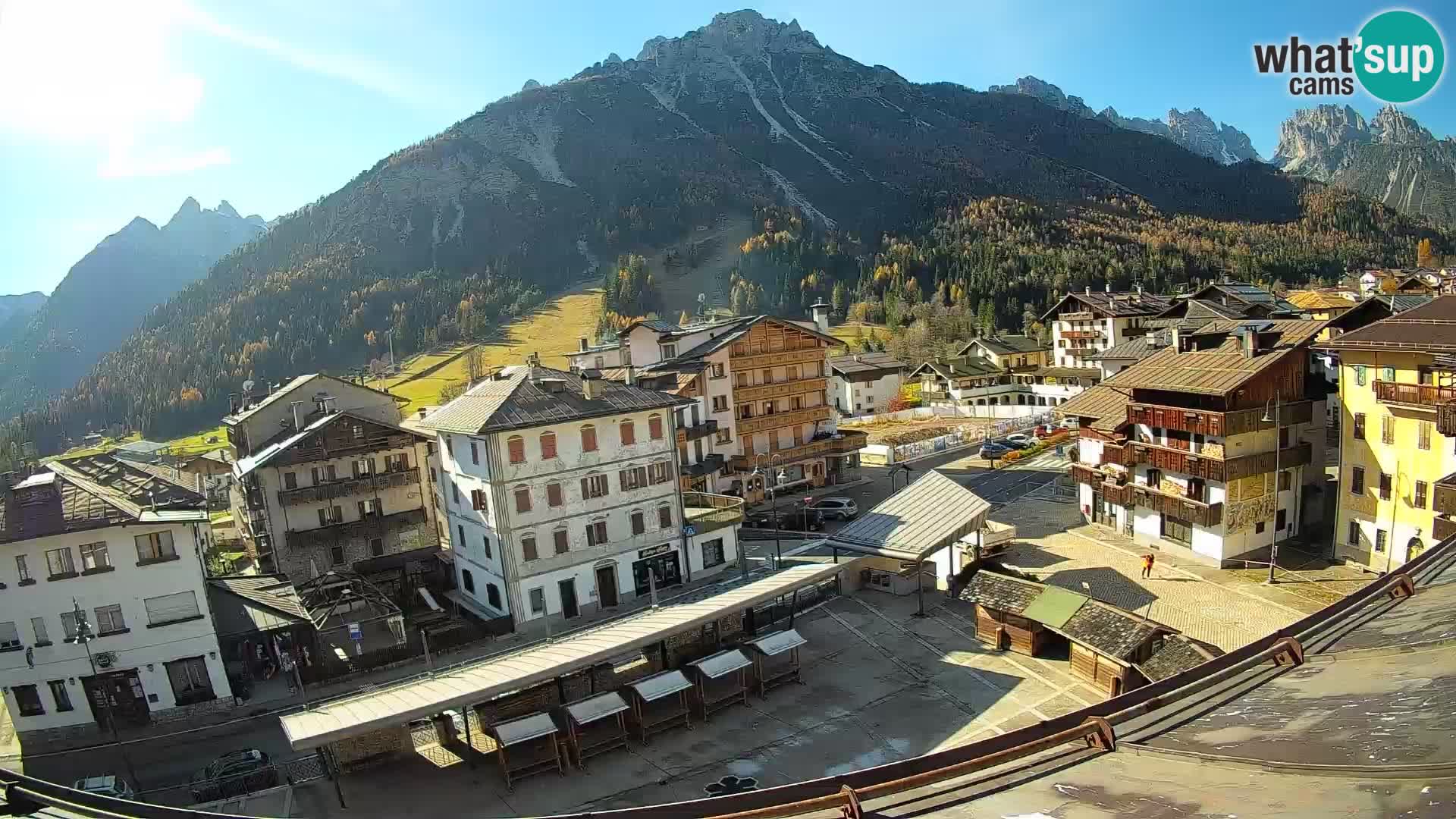 Plaza principal de Forni di Sopra