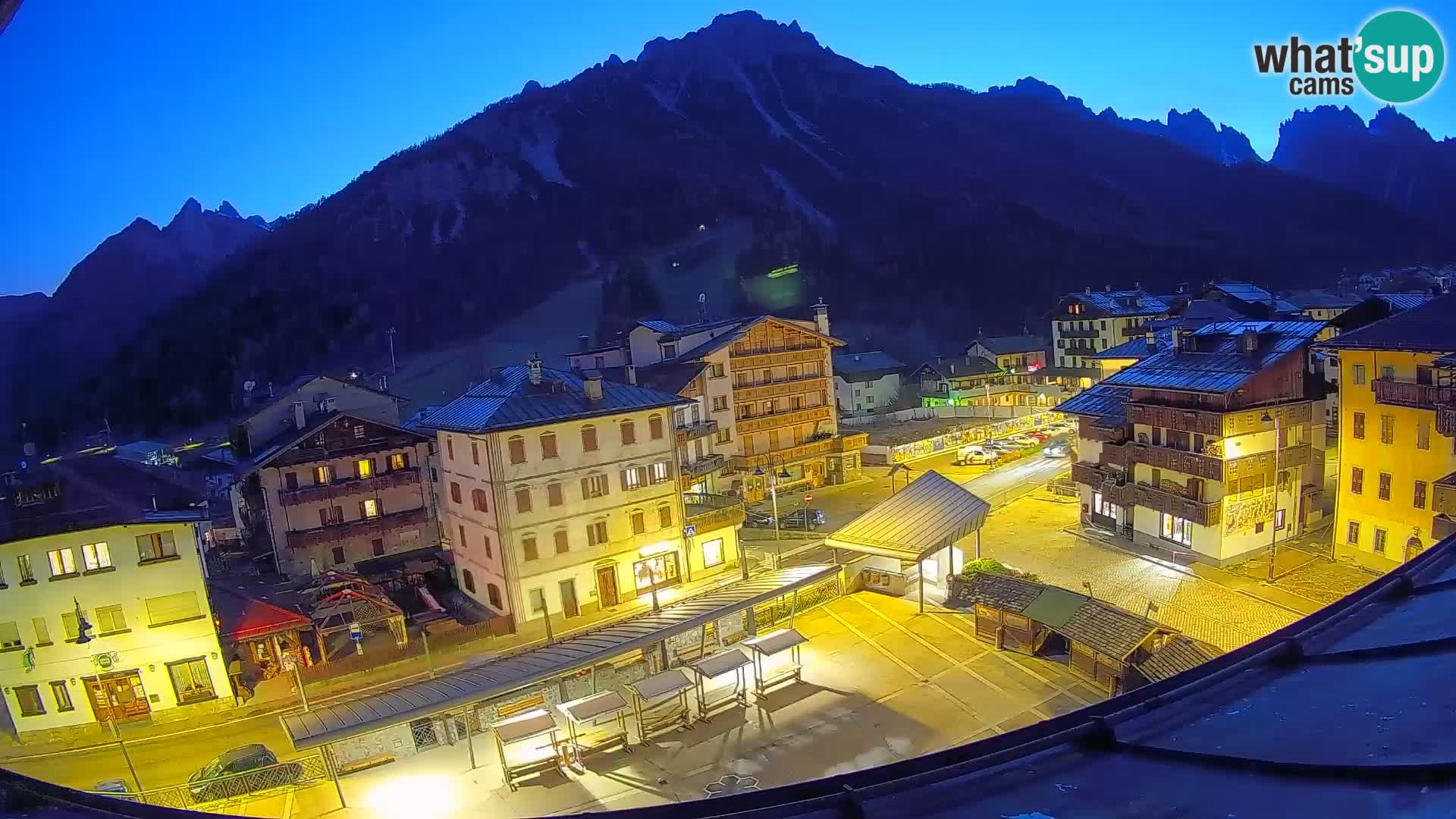 Piazza centrale di Forni di Sopra