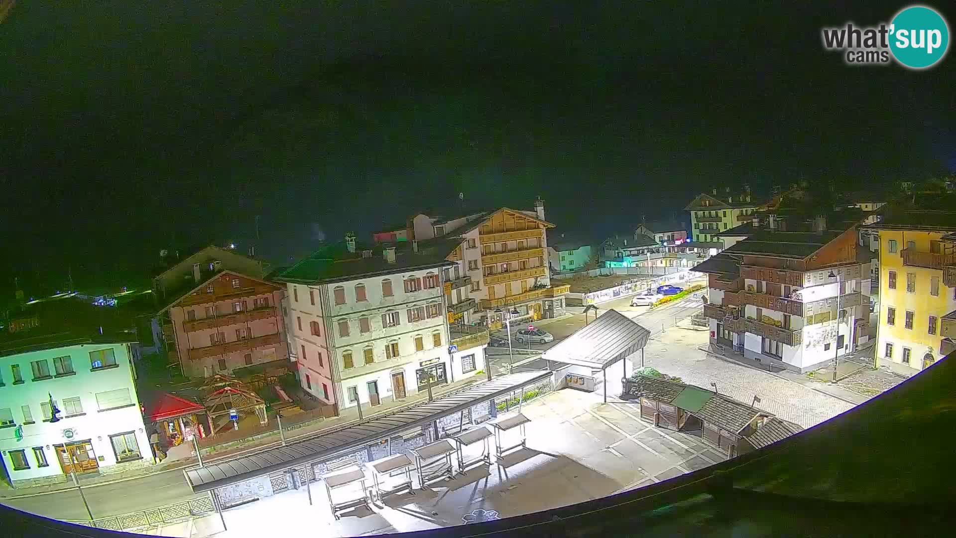 Piazza centrale di Forni di Sopra