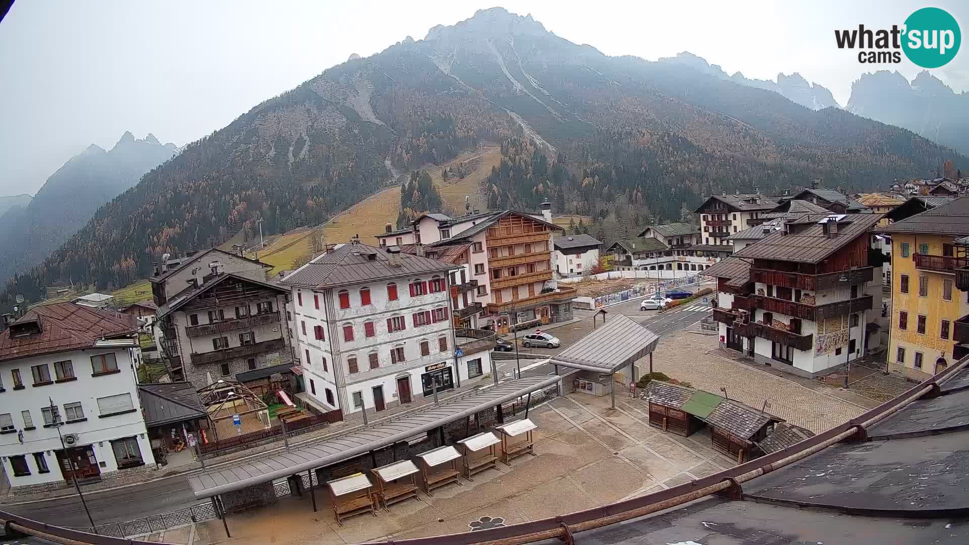 Piazza centrale di Forni di Sopra