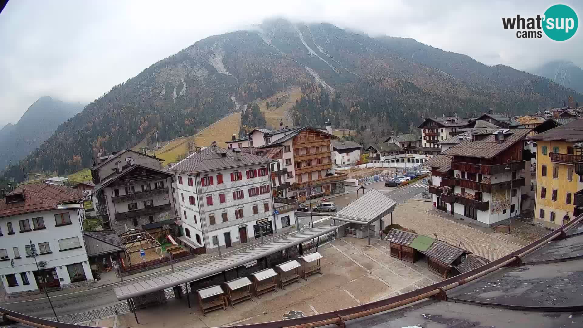 Piazza centrale di Forni di Sopra