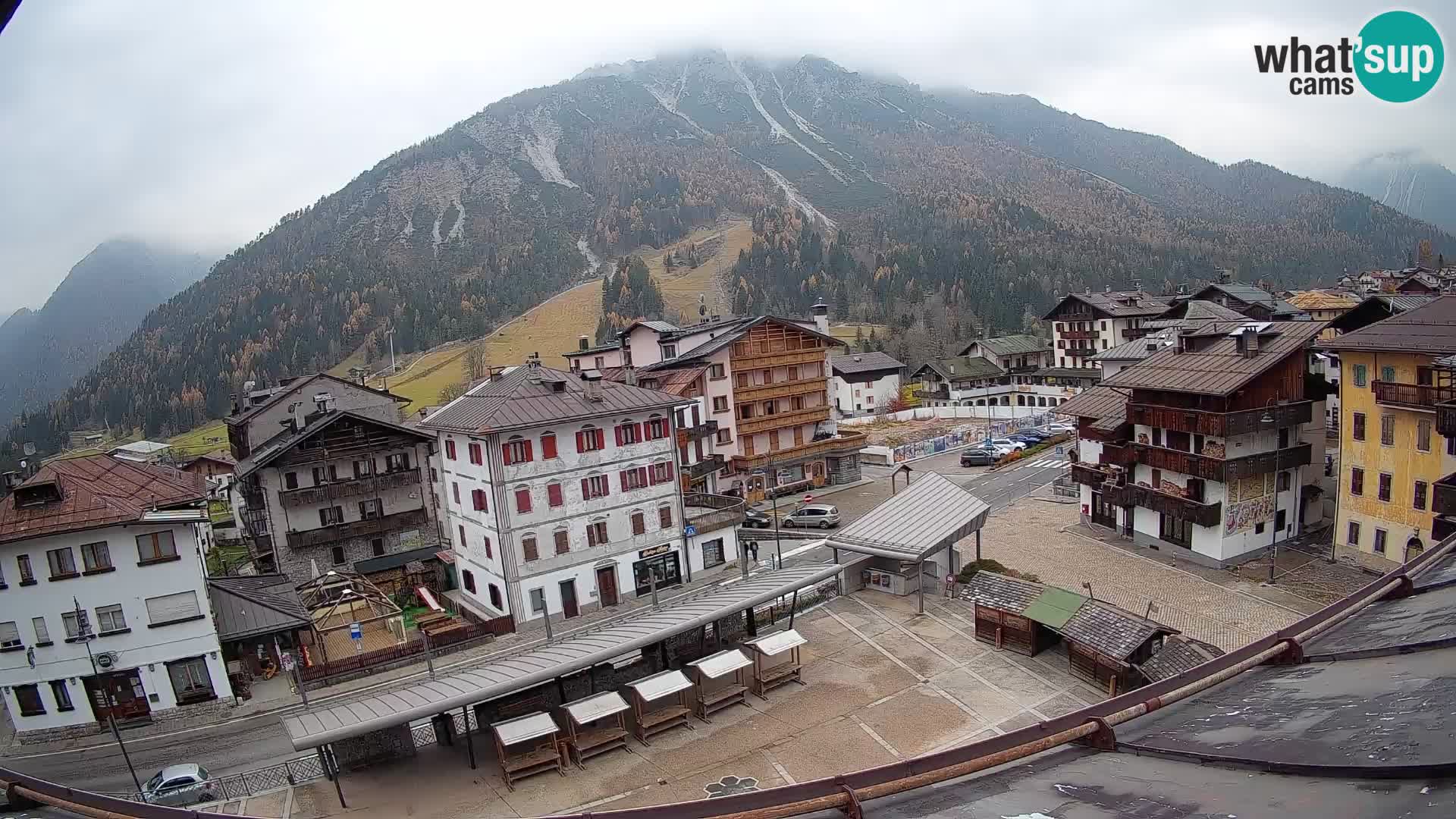 Piazza centrale di Forni di Sopra
