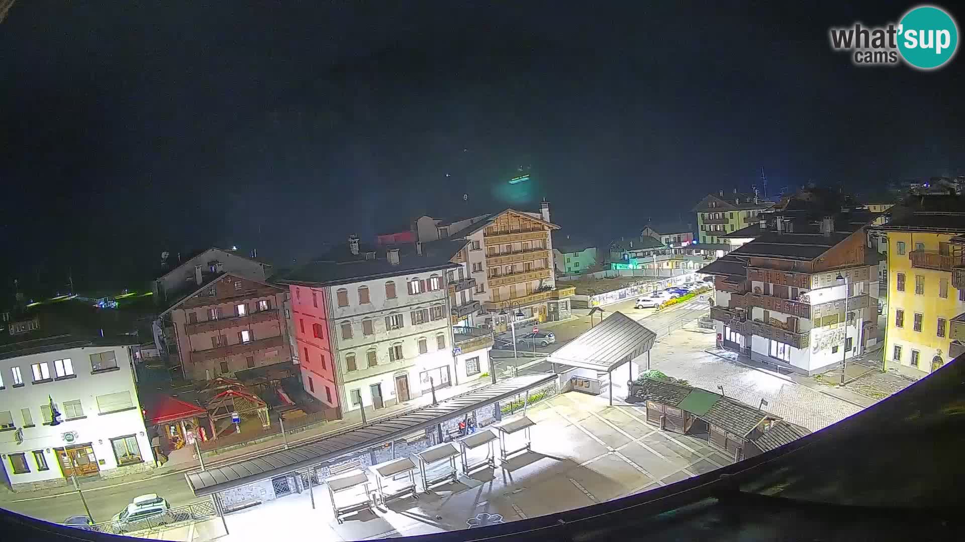 Plaza principal de Forni di Sopra