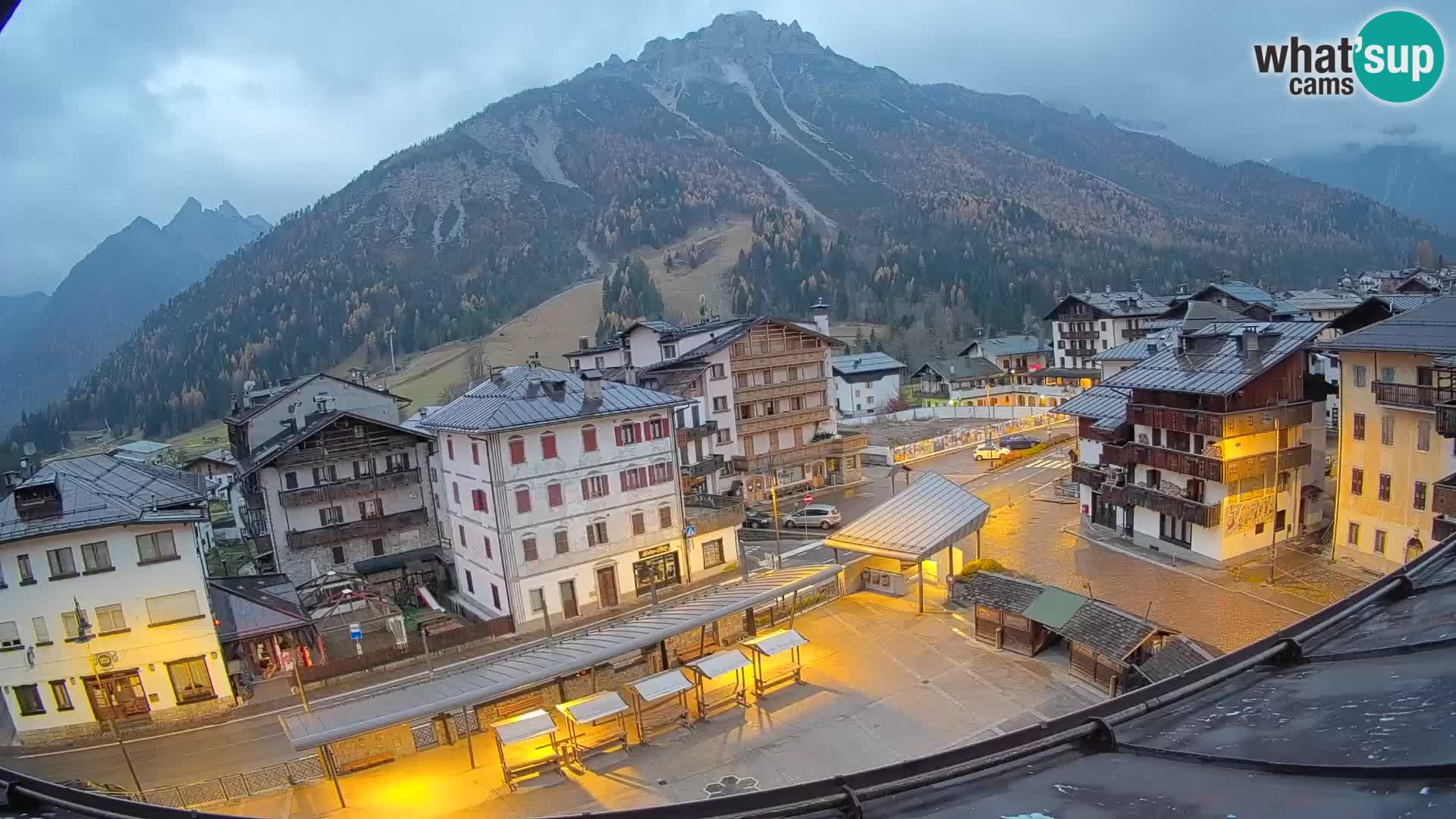 Piazza centrale di Forni di Sopra