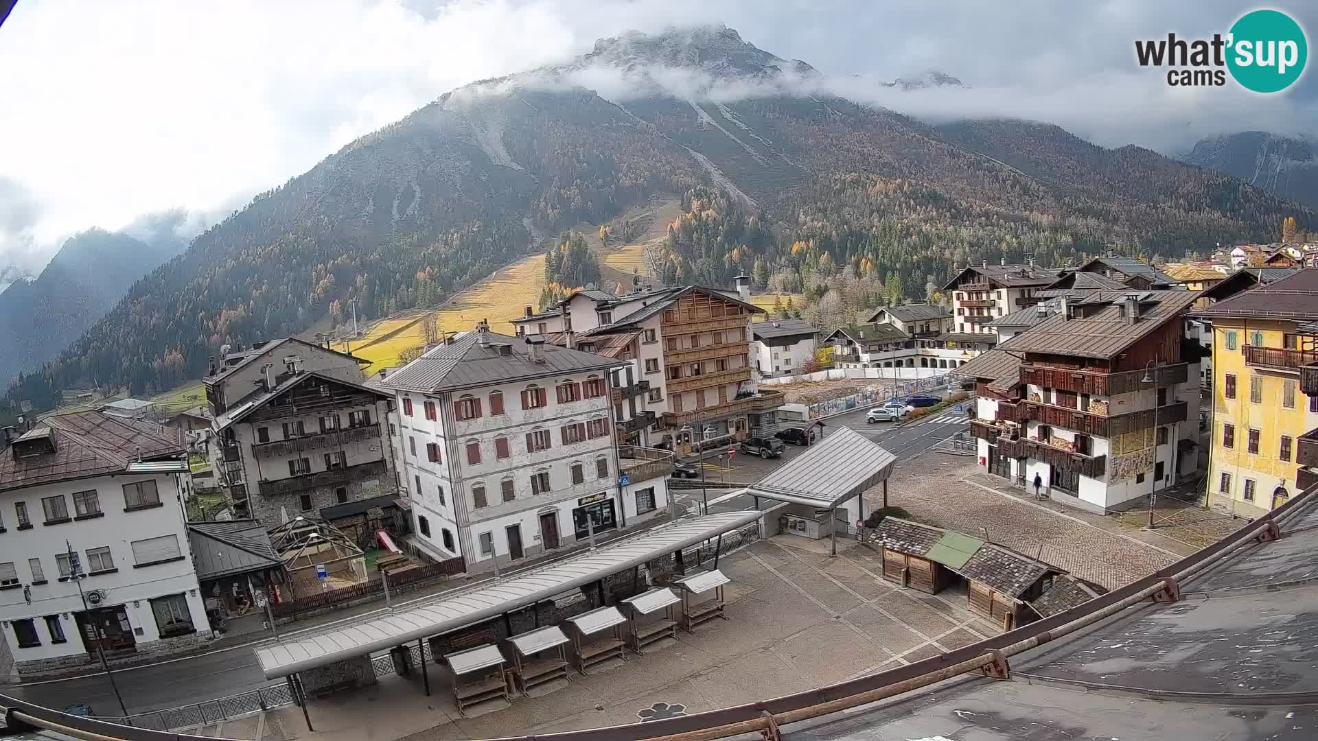 Piazza centrale di Forni di Sopra