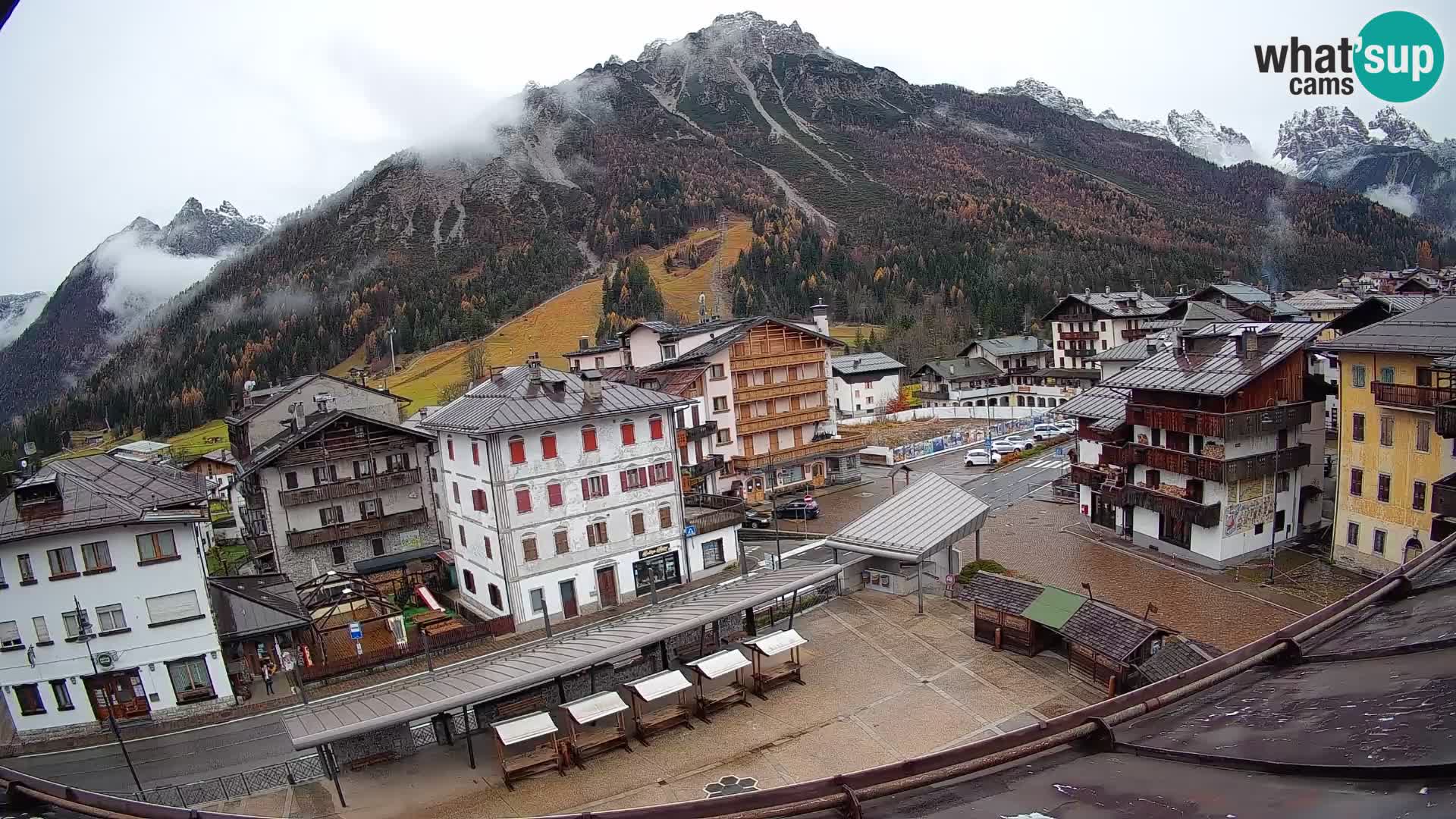 Piazza centrale di Forni di Sopra