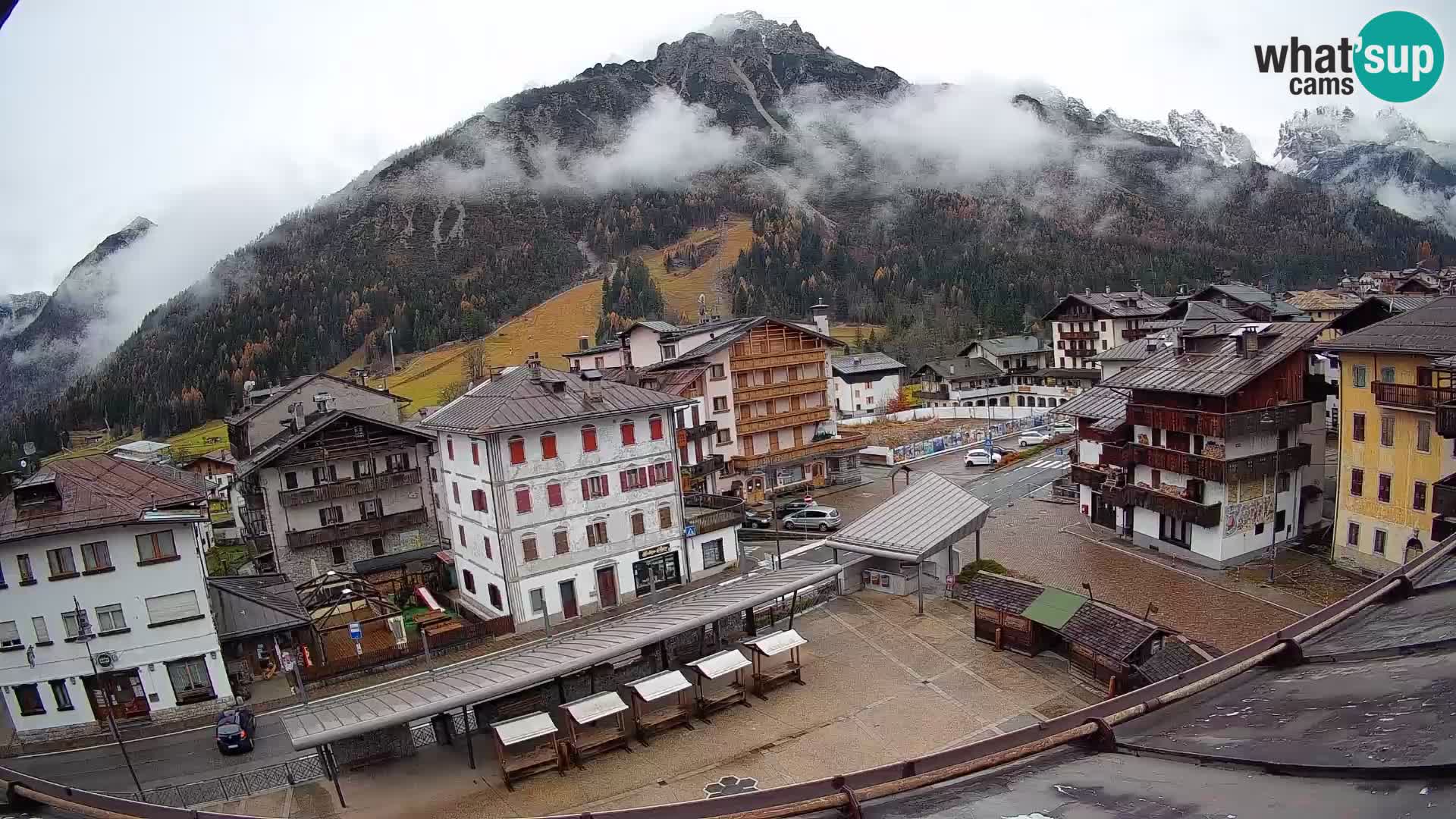 Plaza principal de Forni di Sopra
