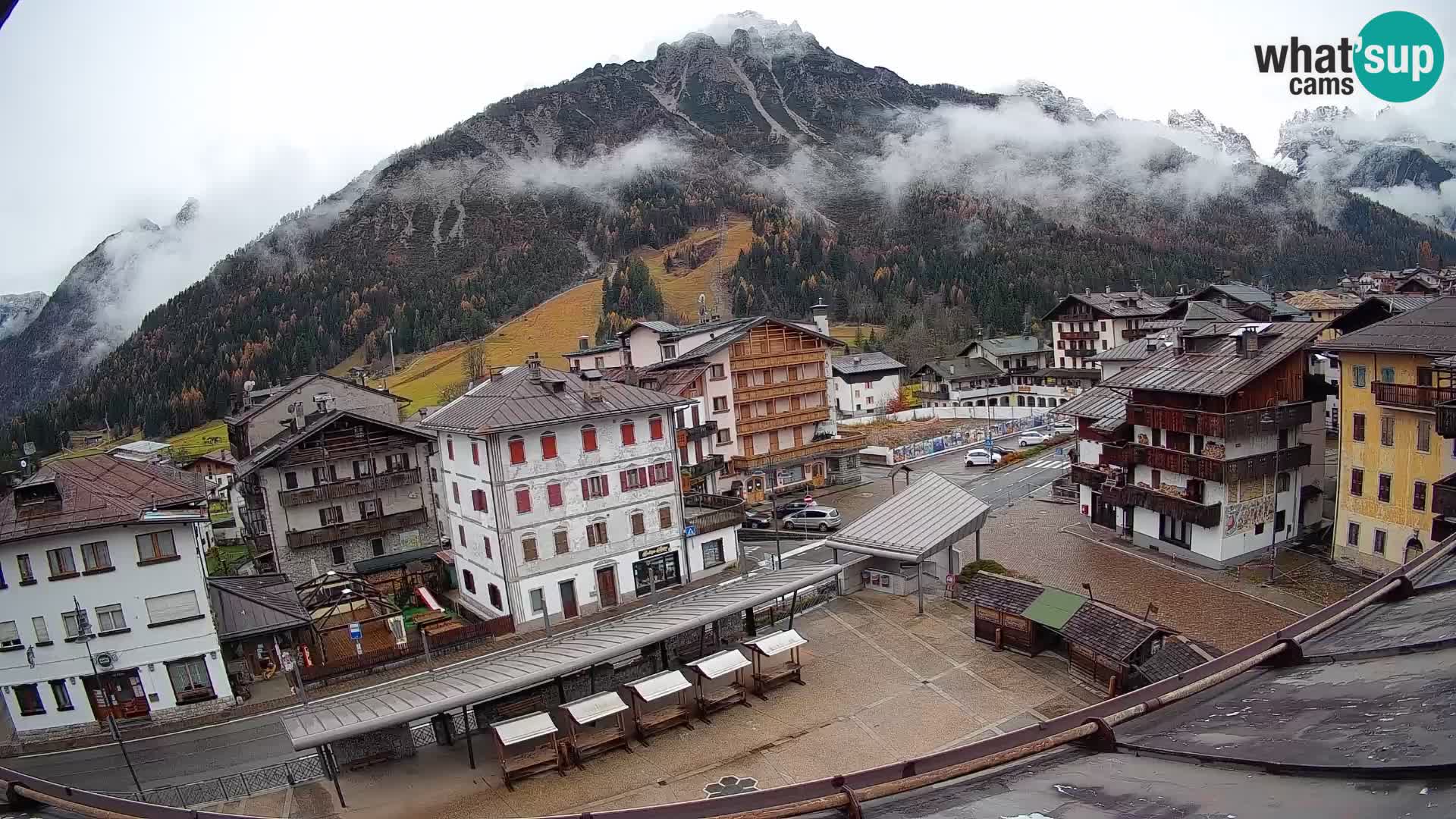 Plaza principal de Forni di Sopra