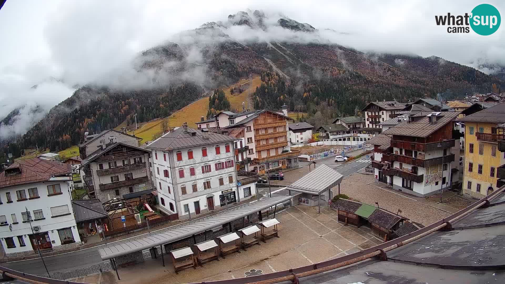 Plaza principal de Forni di Sopra