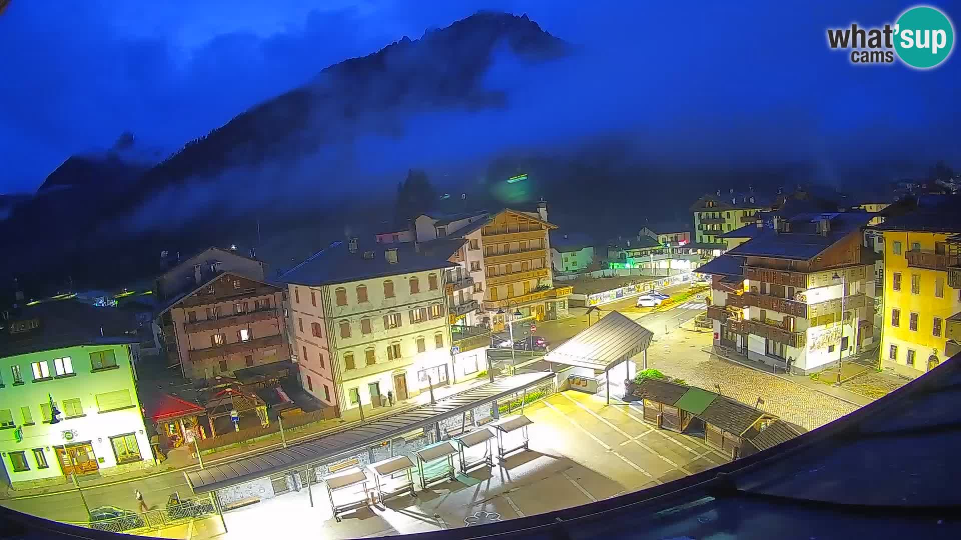 Piazza centrale di Forni di Sopra