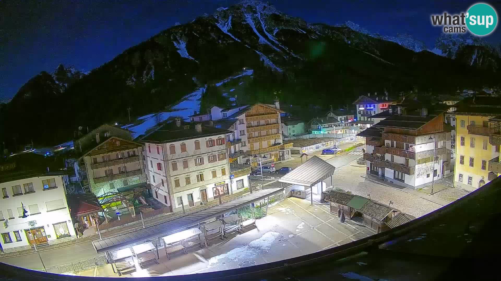 Piazza centrale di Forni di Sopra