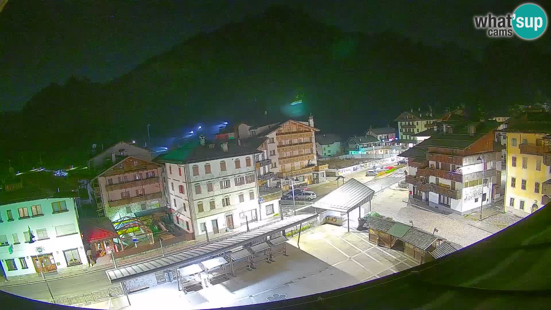 Piazza centrale di Forni di Sopra