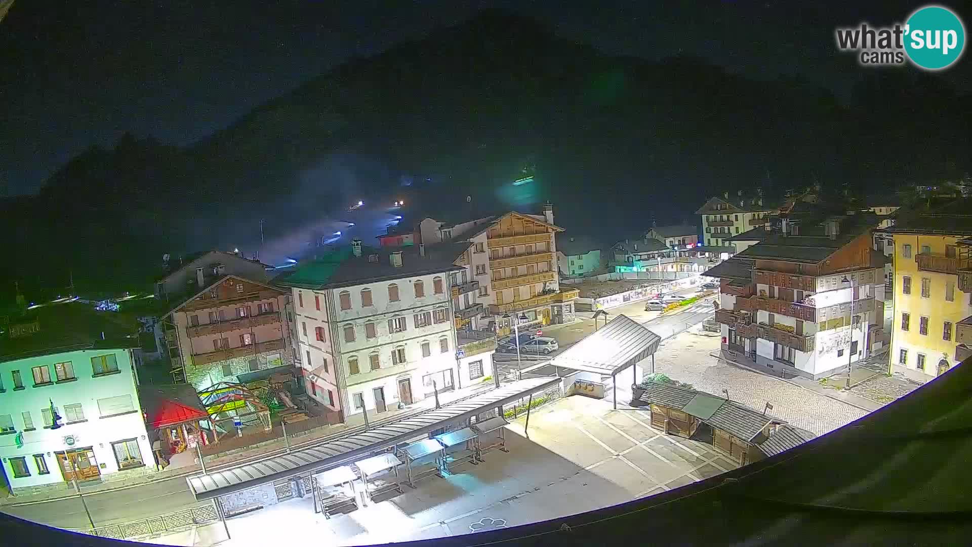 Plaza principal de Forni di Sopra