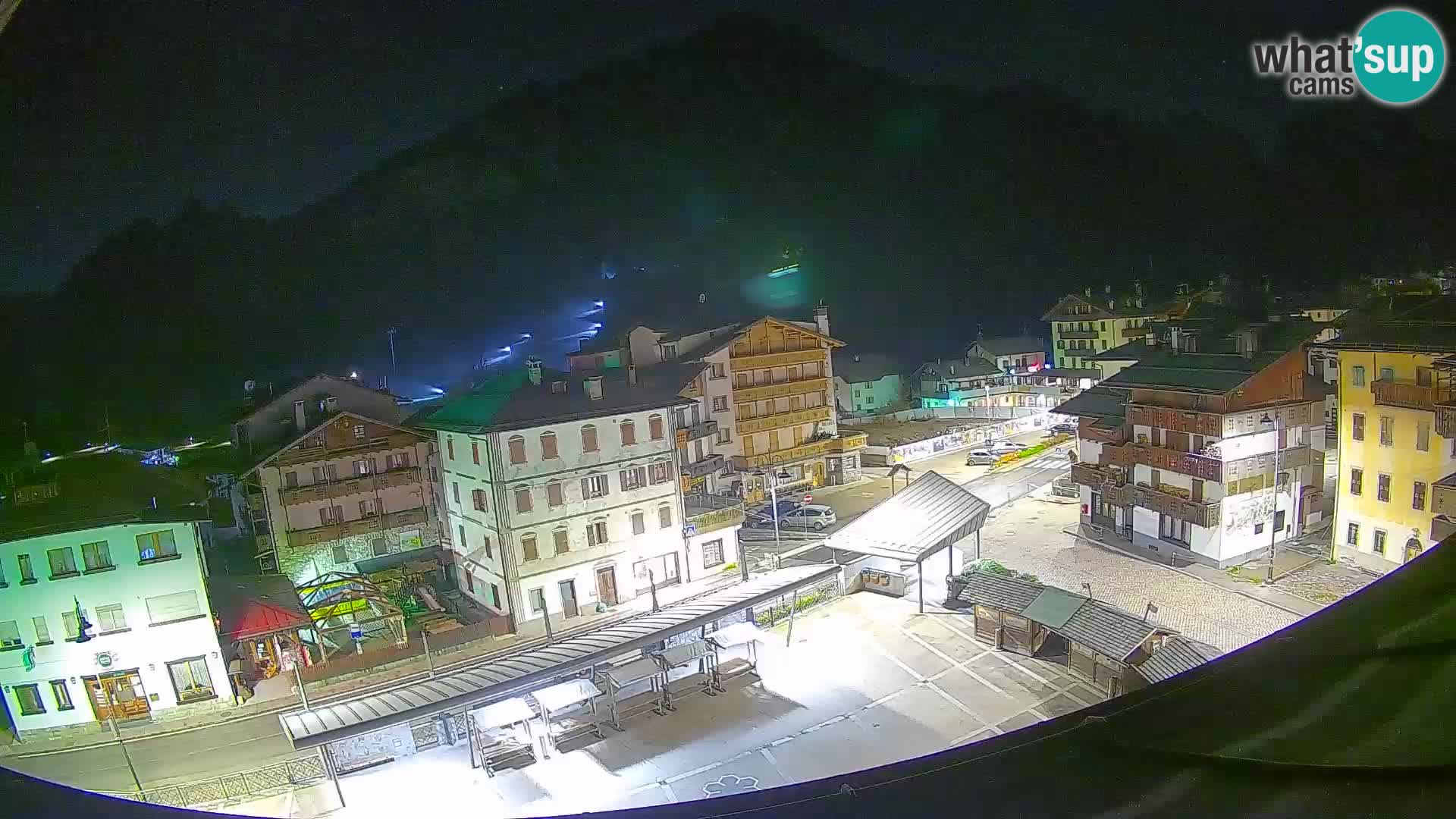 Plaza principal de Forni di Sopra