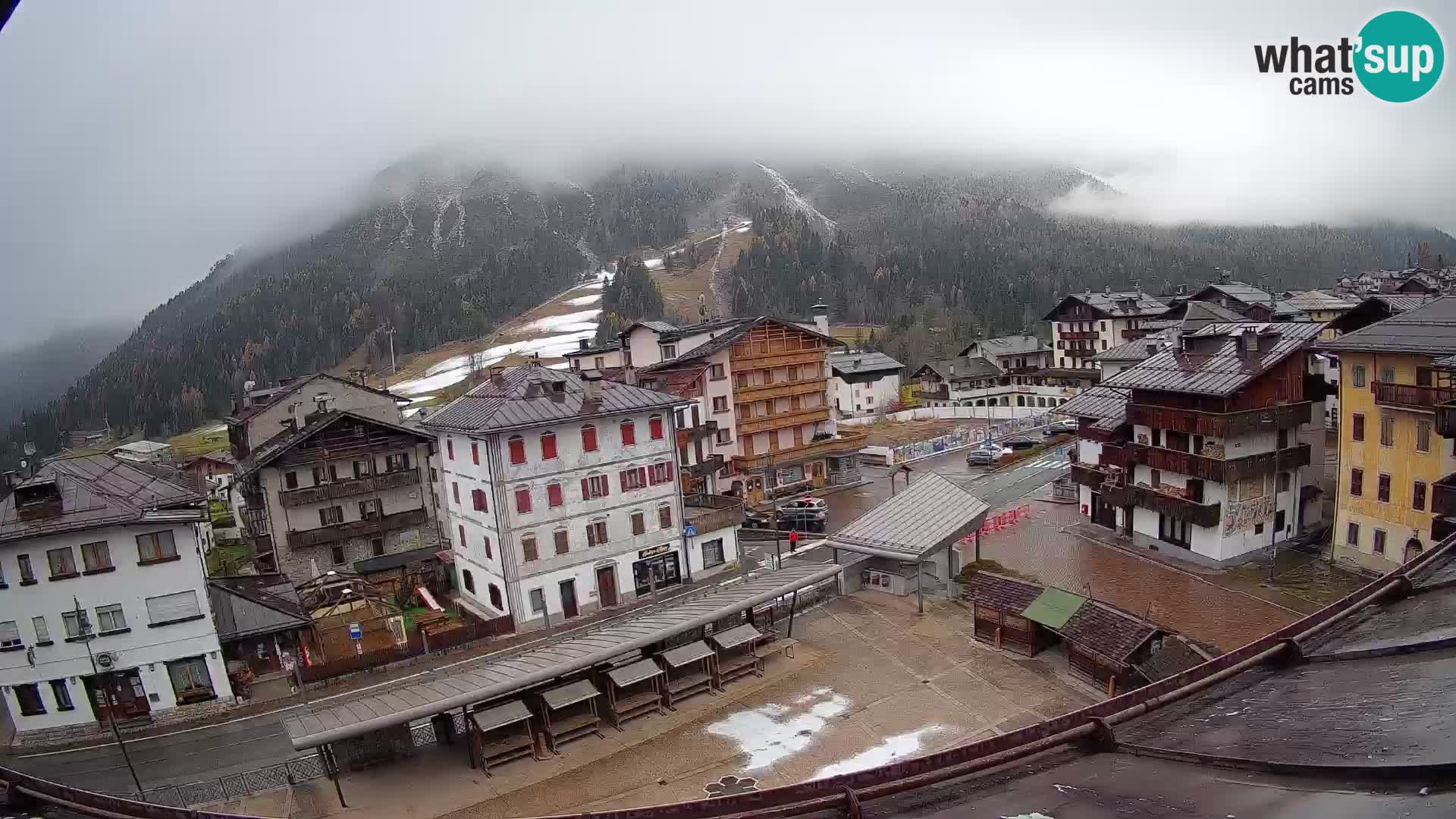 Piazza centrale di Forni di Sopra