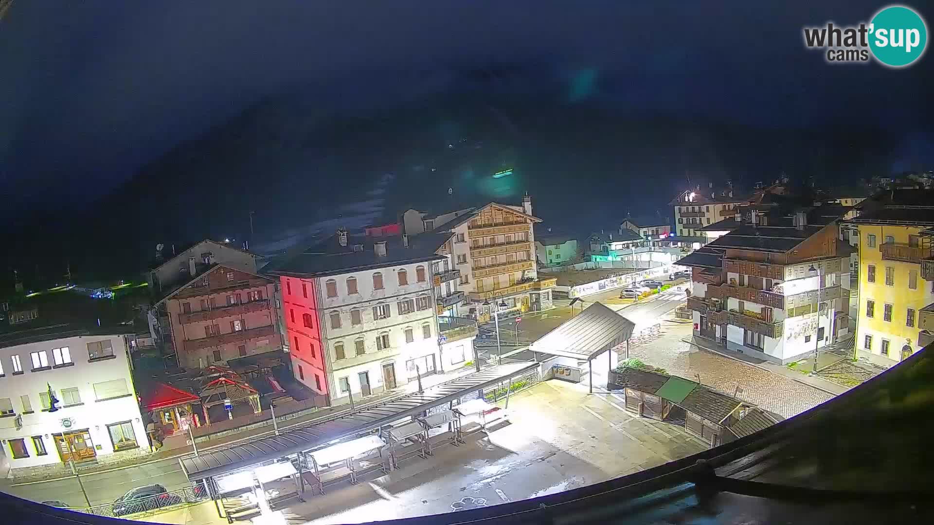 Piazza centrale di Forni di Sopra