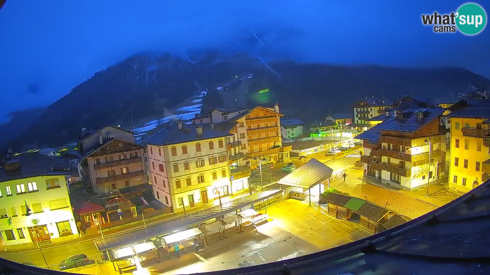Piazza centrale di Forni di Sopra