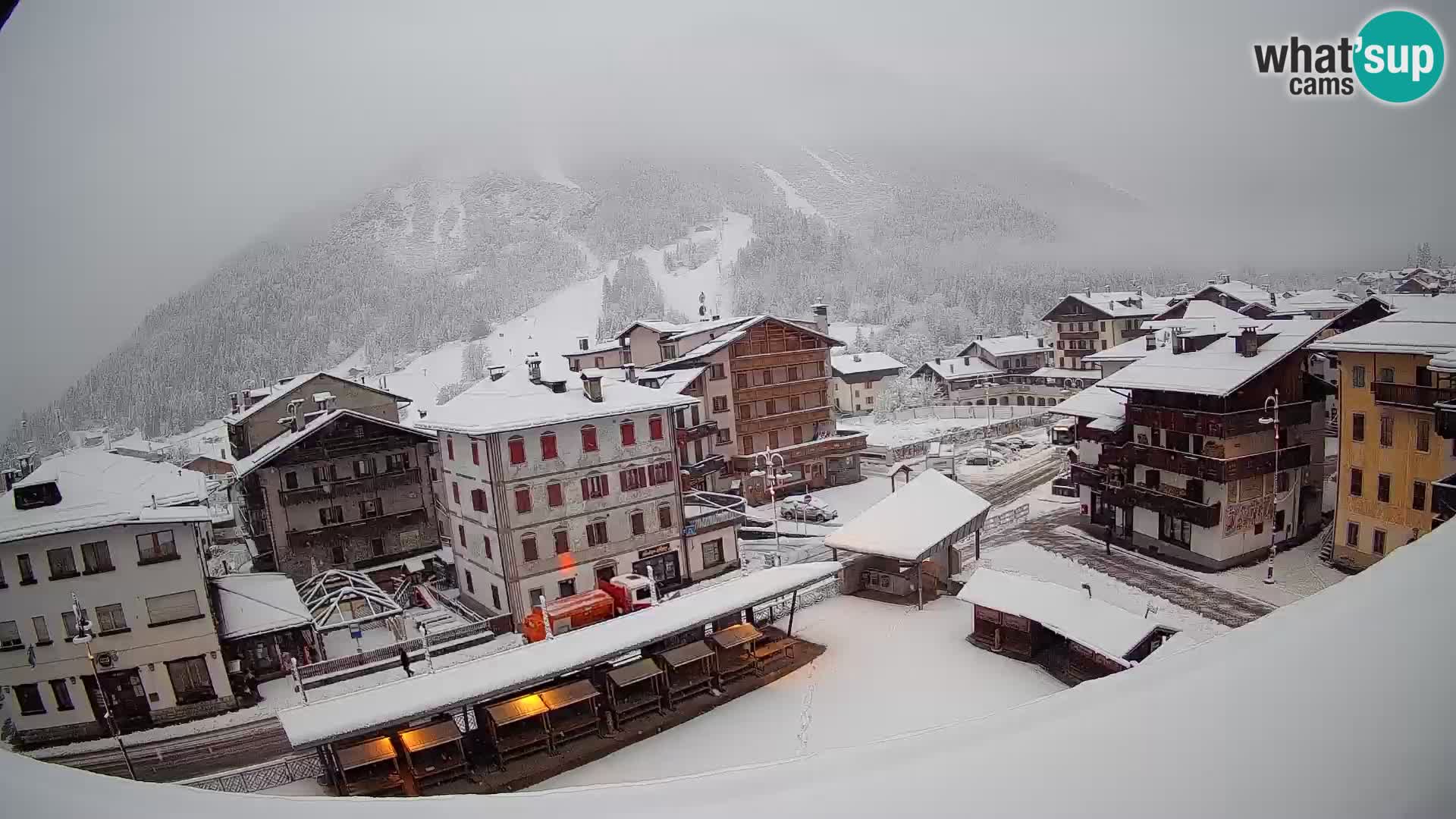 Piazza centrale di Forni di Sopra