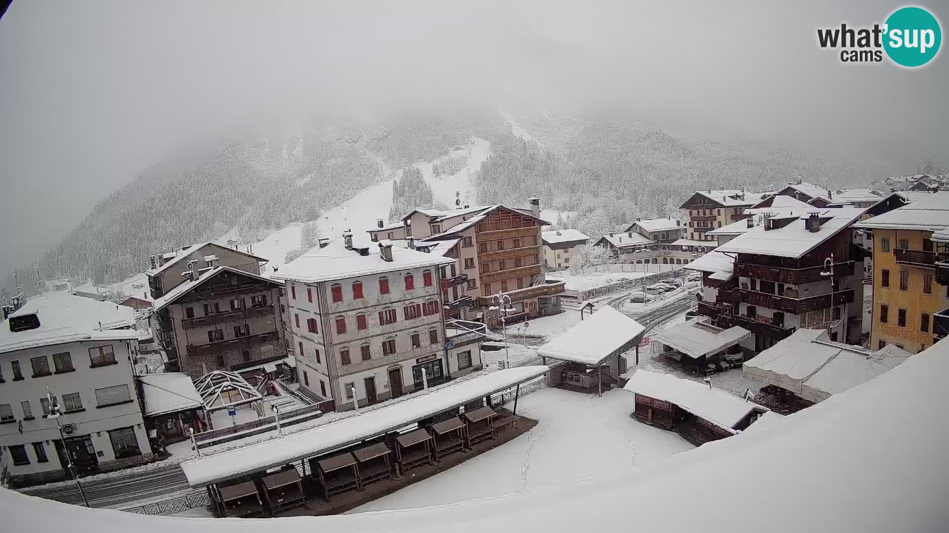 Piazza centrale di Forni di Sopra