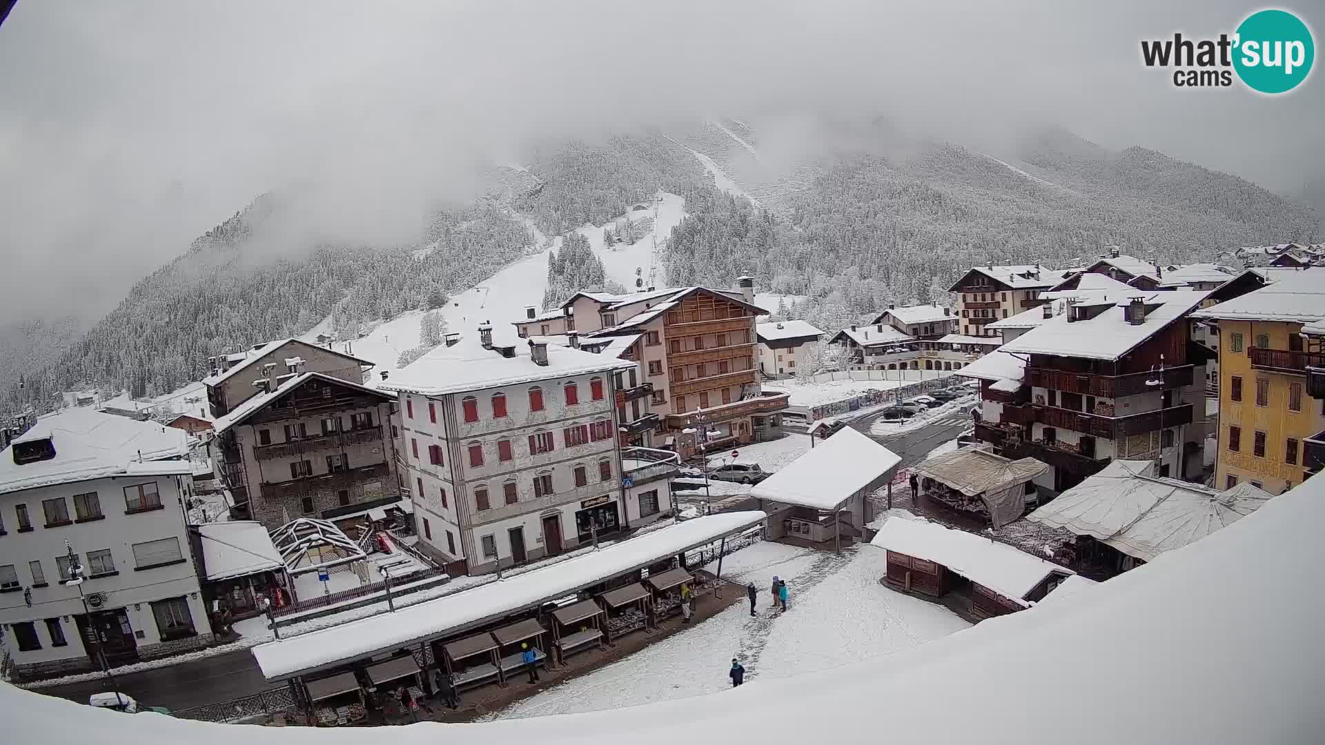 Plaza principal de Forni di Sopra