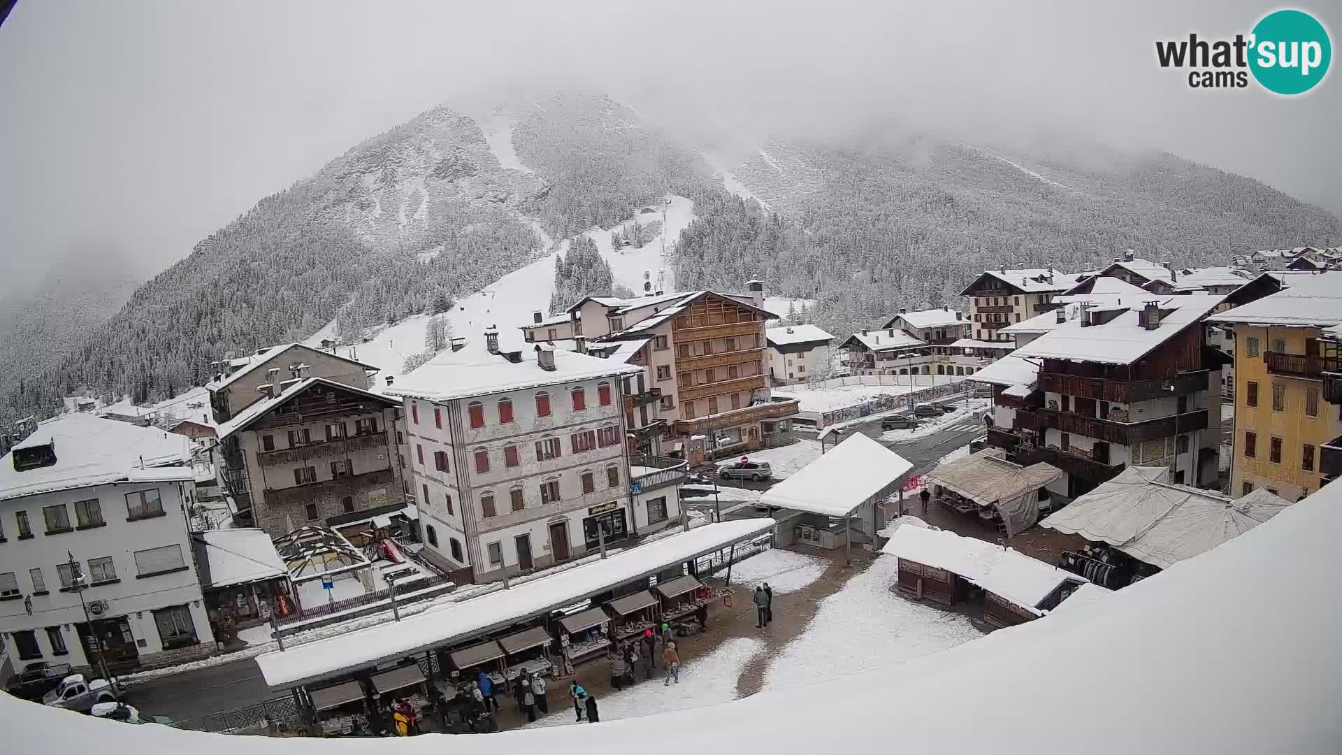 Plaza principal de Forni di Sopra