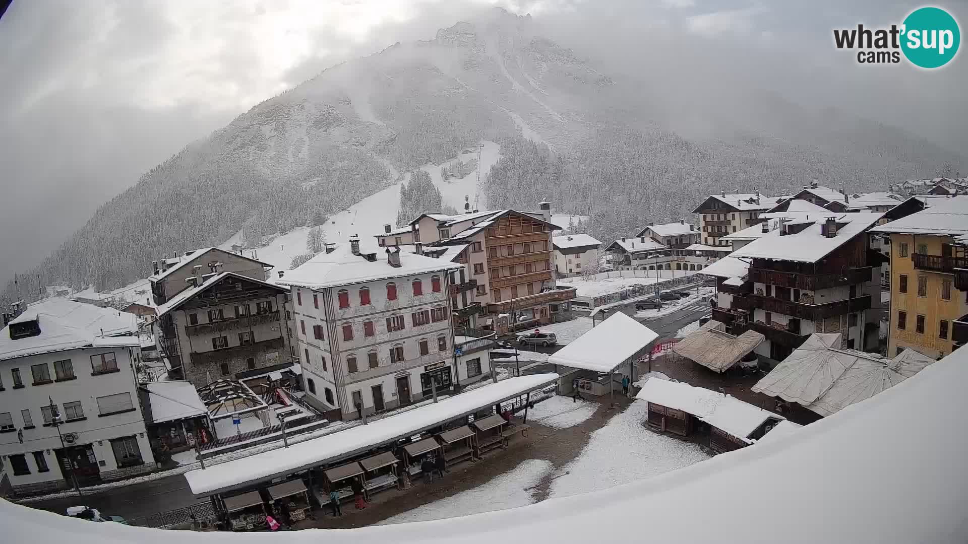 Piazza centrale di Forni di Sopra