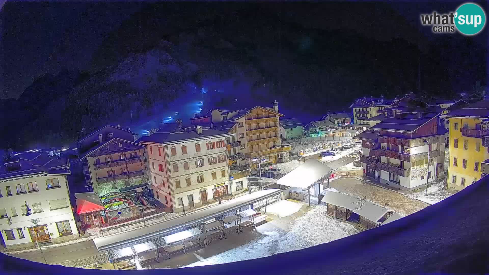 Plaza principal de Forni di Sopra