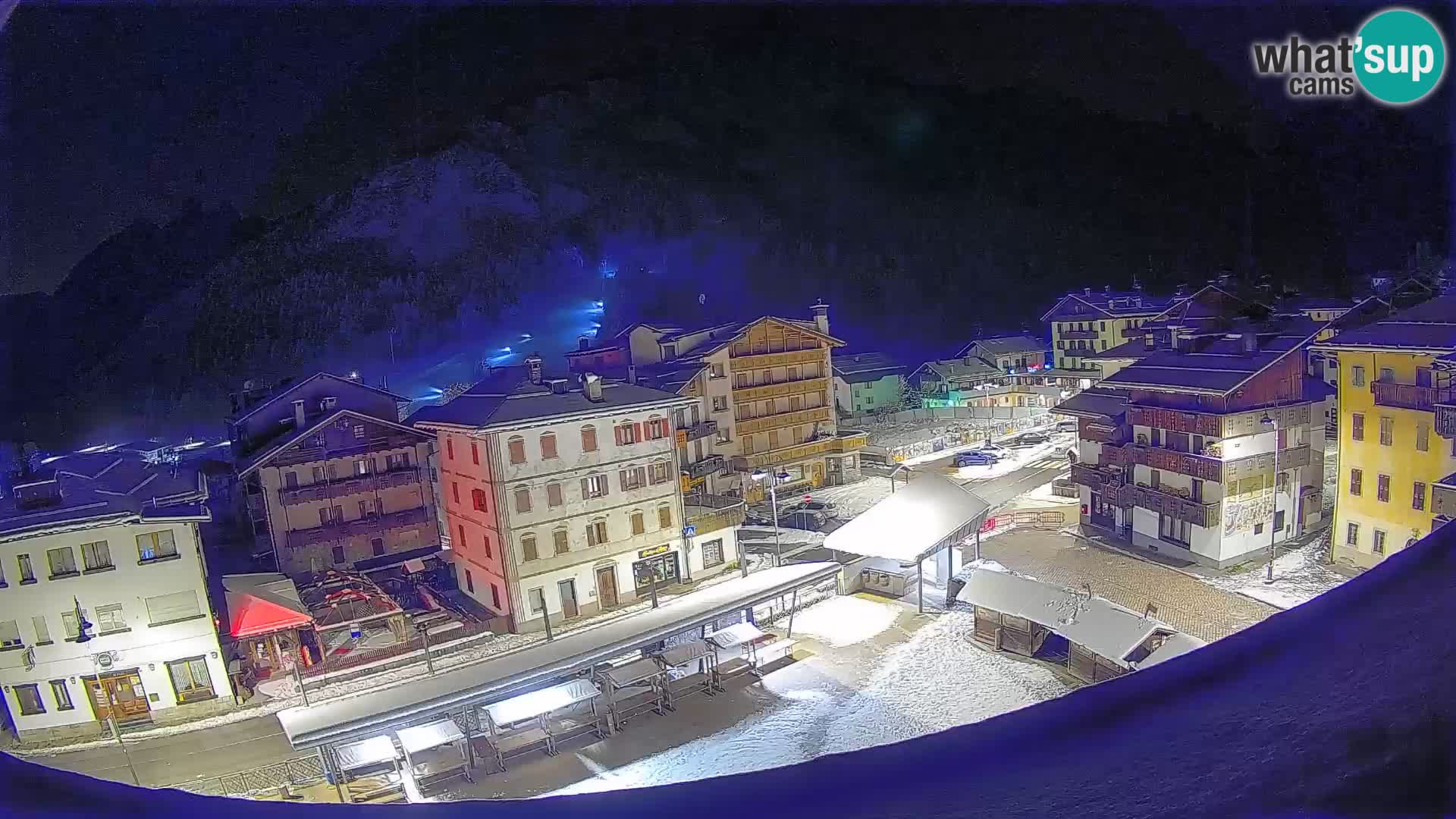 Piazza centrale di Forni di Sopra