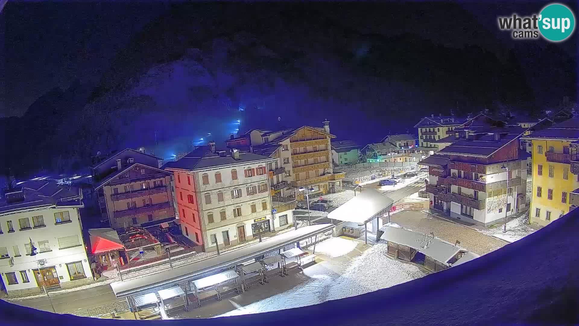 Piazza centrale di Forni di Sopra