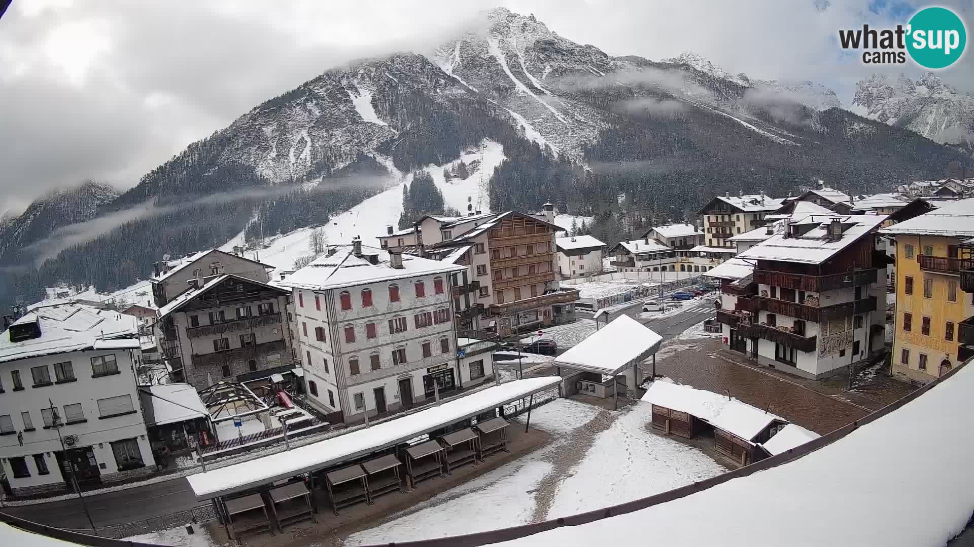 Piazza centrale di Forni di Sopra