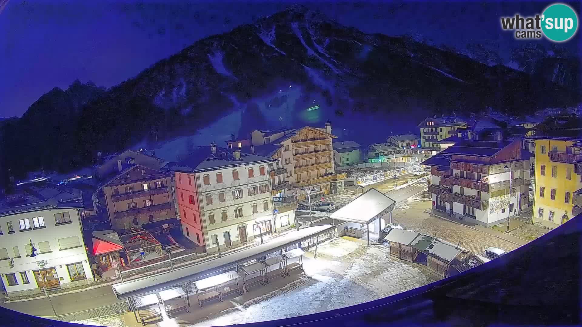 Piazza centrale di Forni di Sopra