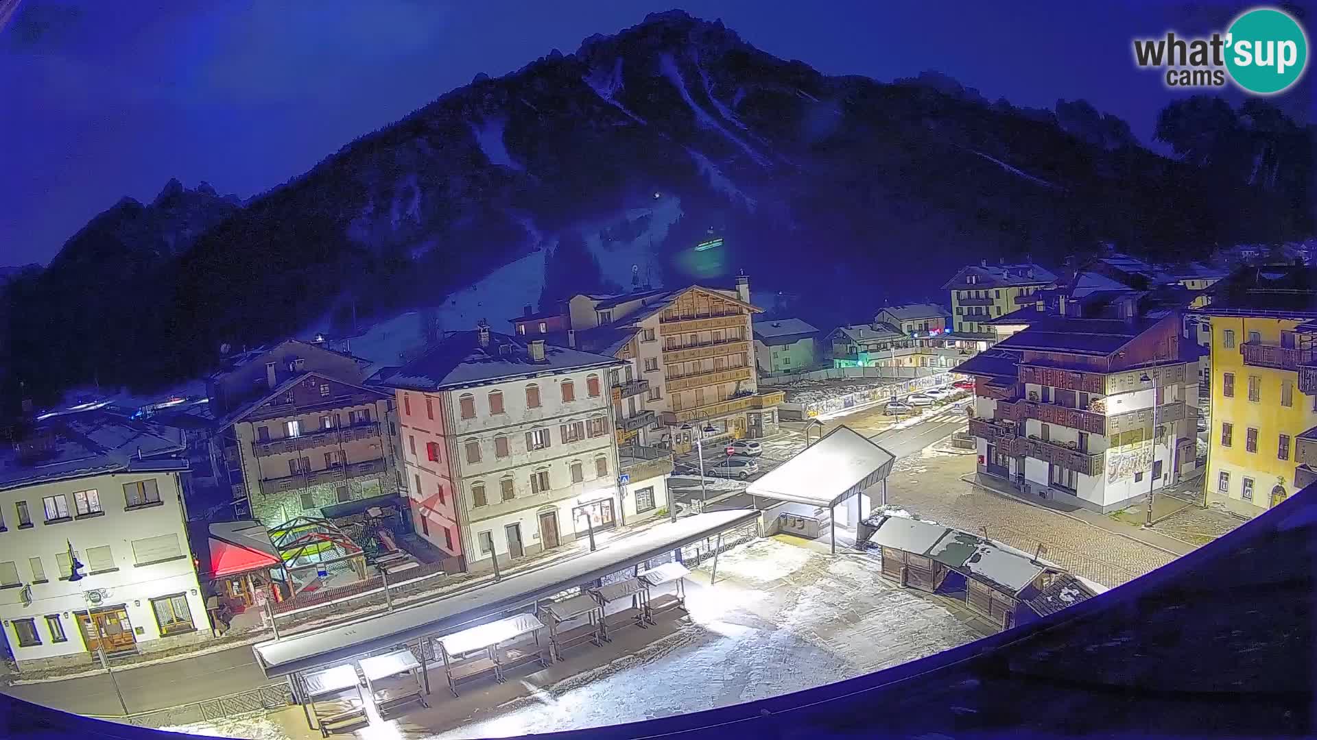 Plaza principal de Forni di Sopra
