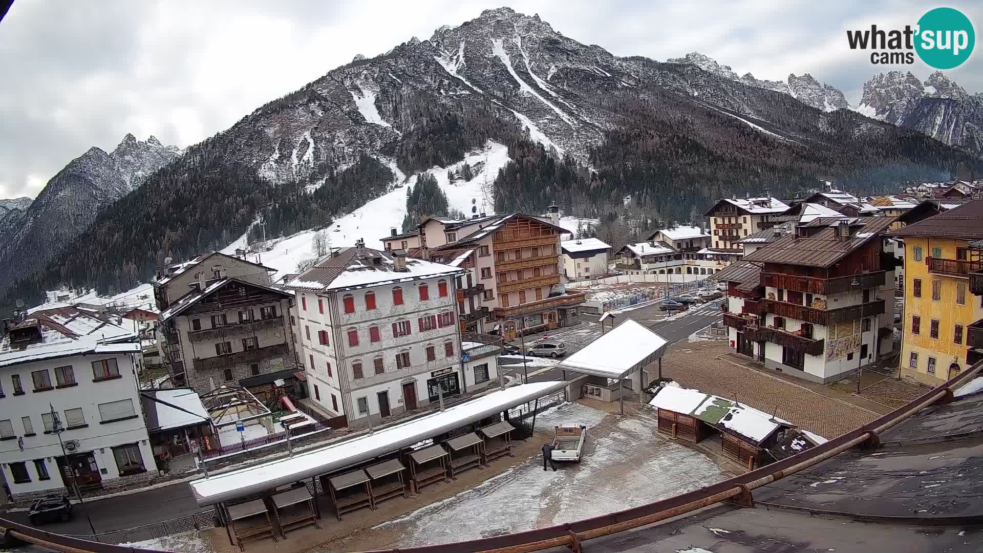 Plaza principal de Forni di Sopra