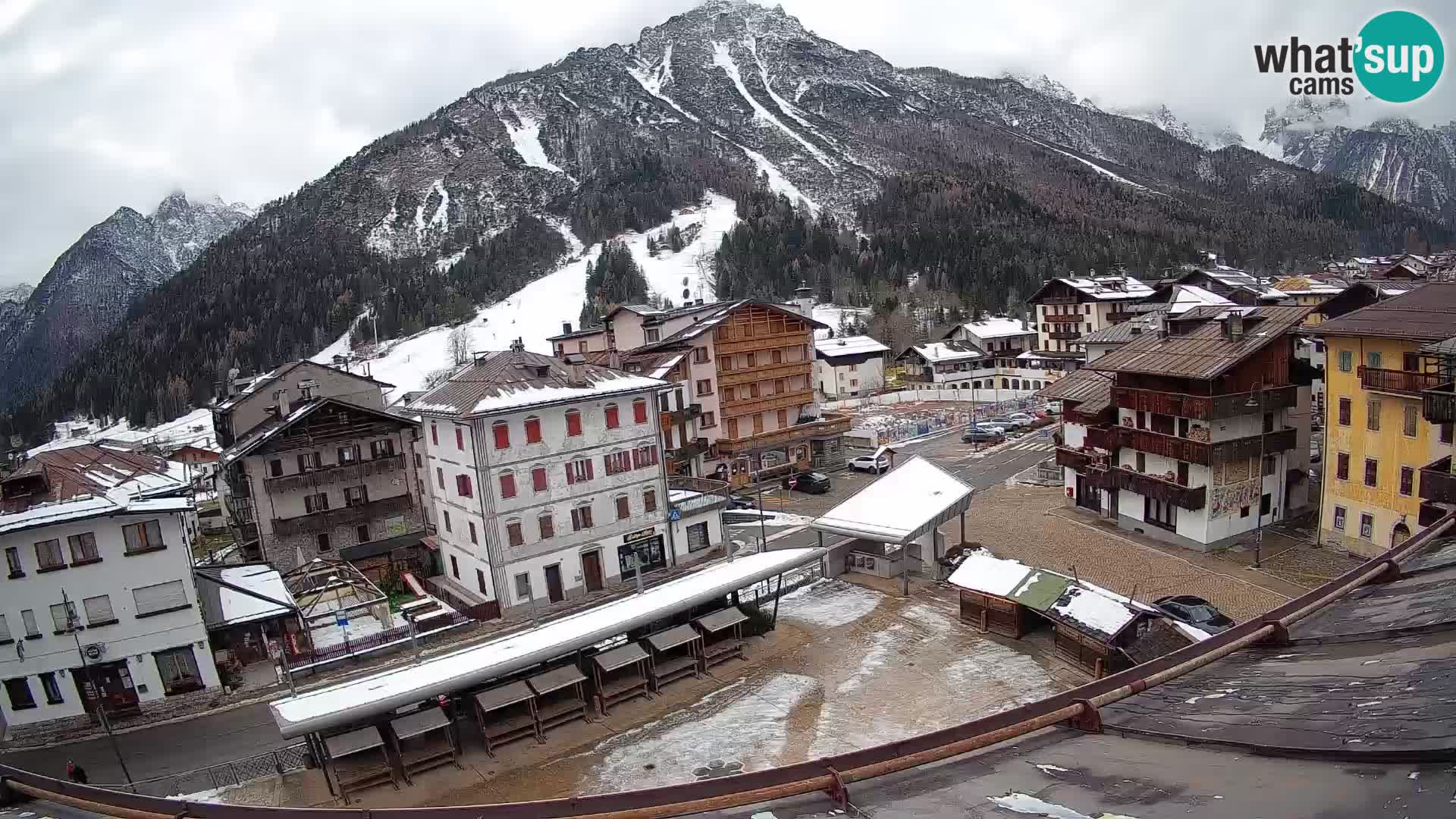 Piazza centrale di Forni di Sopra