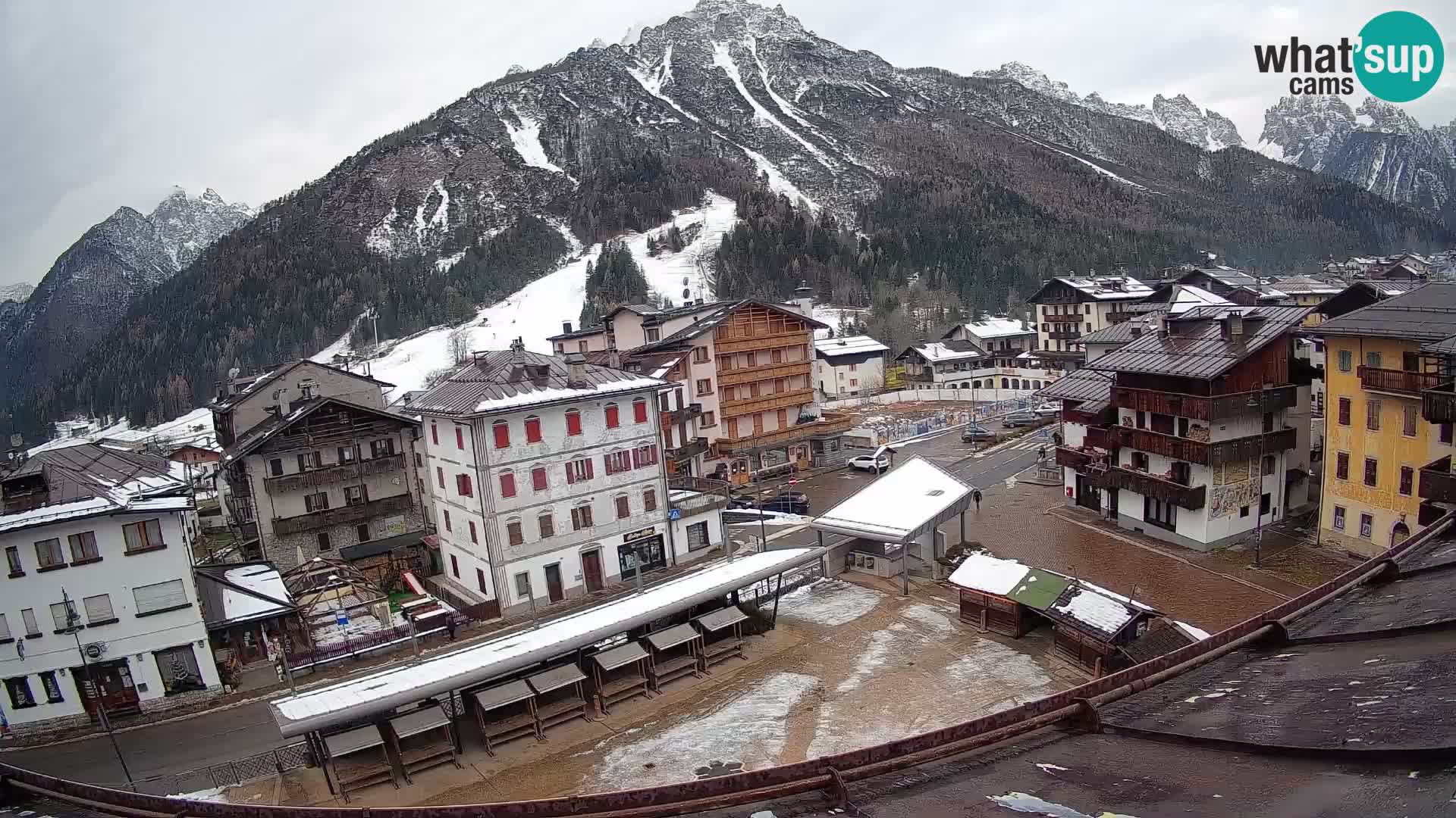 Piazza centrale di Forni di Sopra