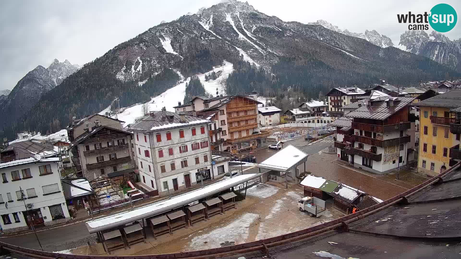 Plaza principal de Forni di Sopra