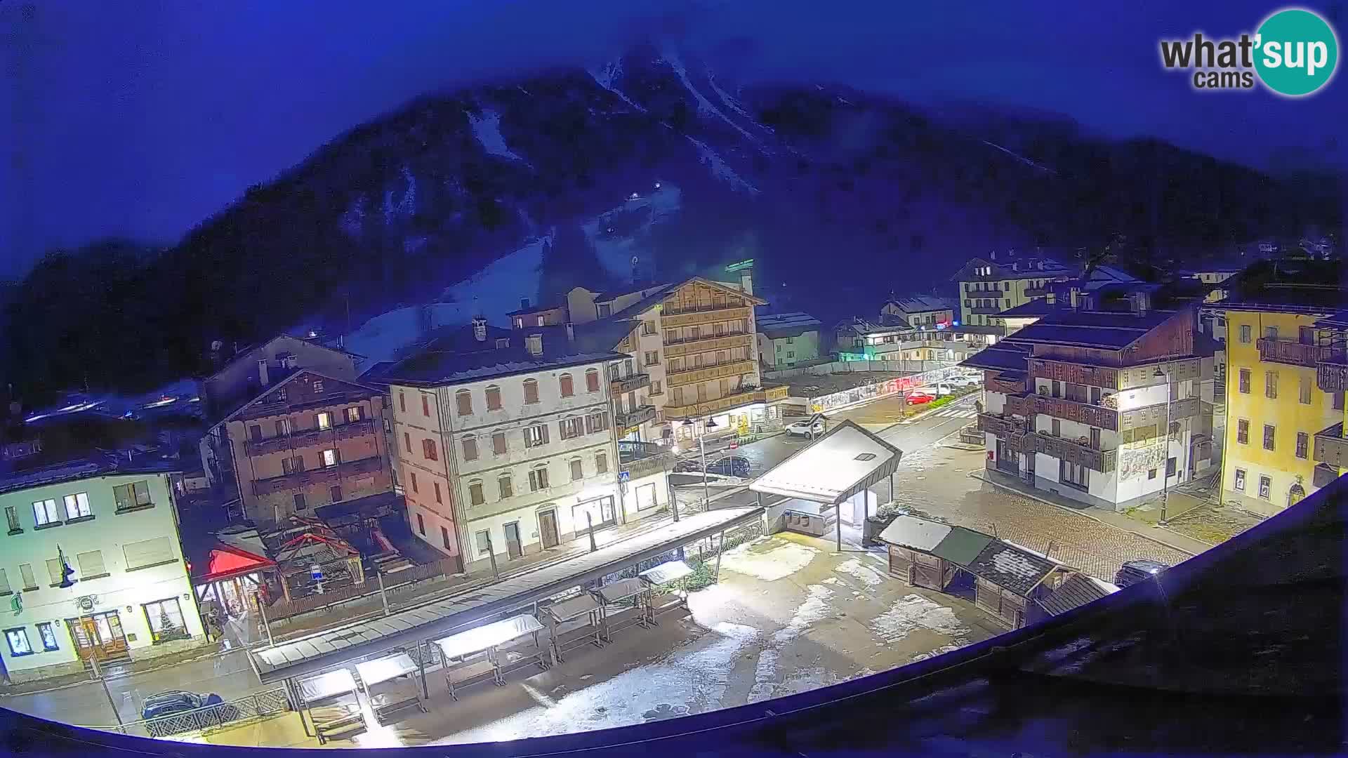 Plaza principal de Forni di Sopra