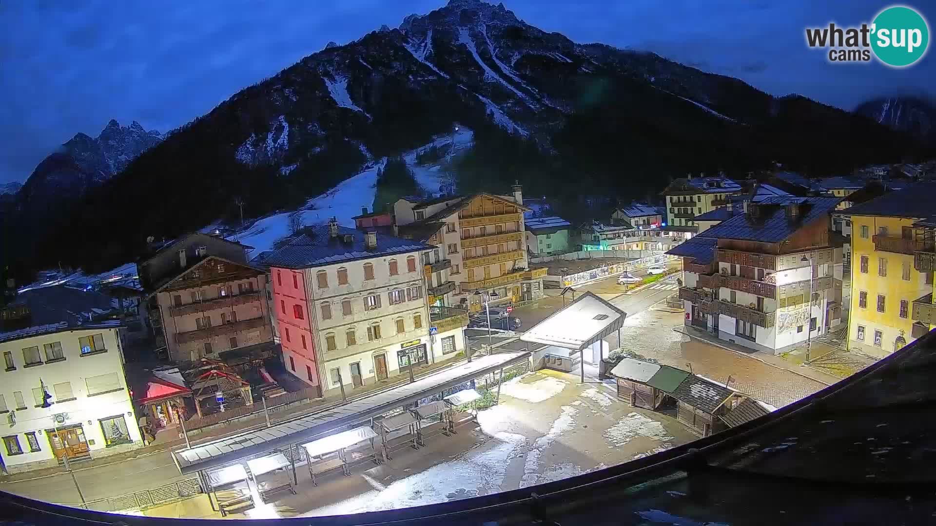 Plaza principal de Forni di Sopra