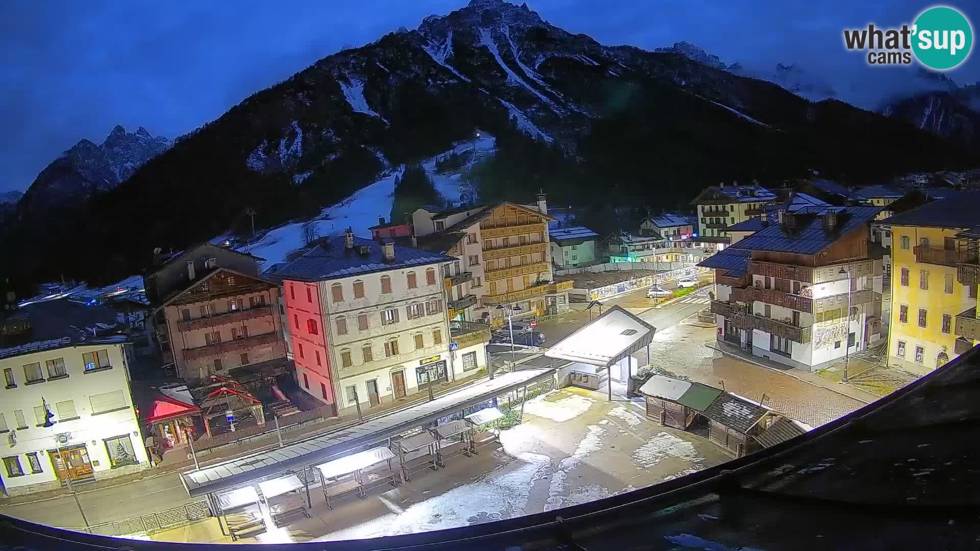 Piazza centrale di Forni di Sopra