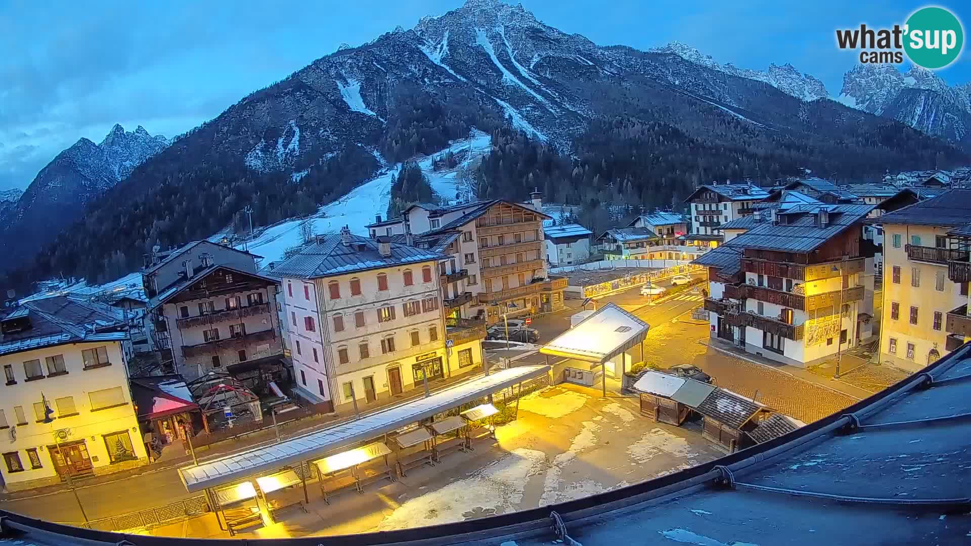 Piazza centrale di Forni di Sopra