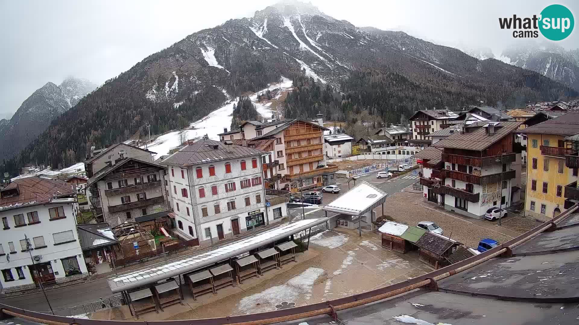 Plaza principal de Forni di Sopra