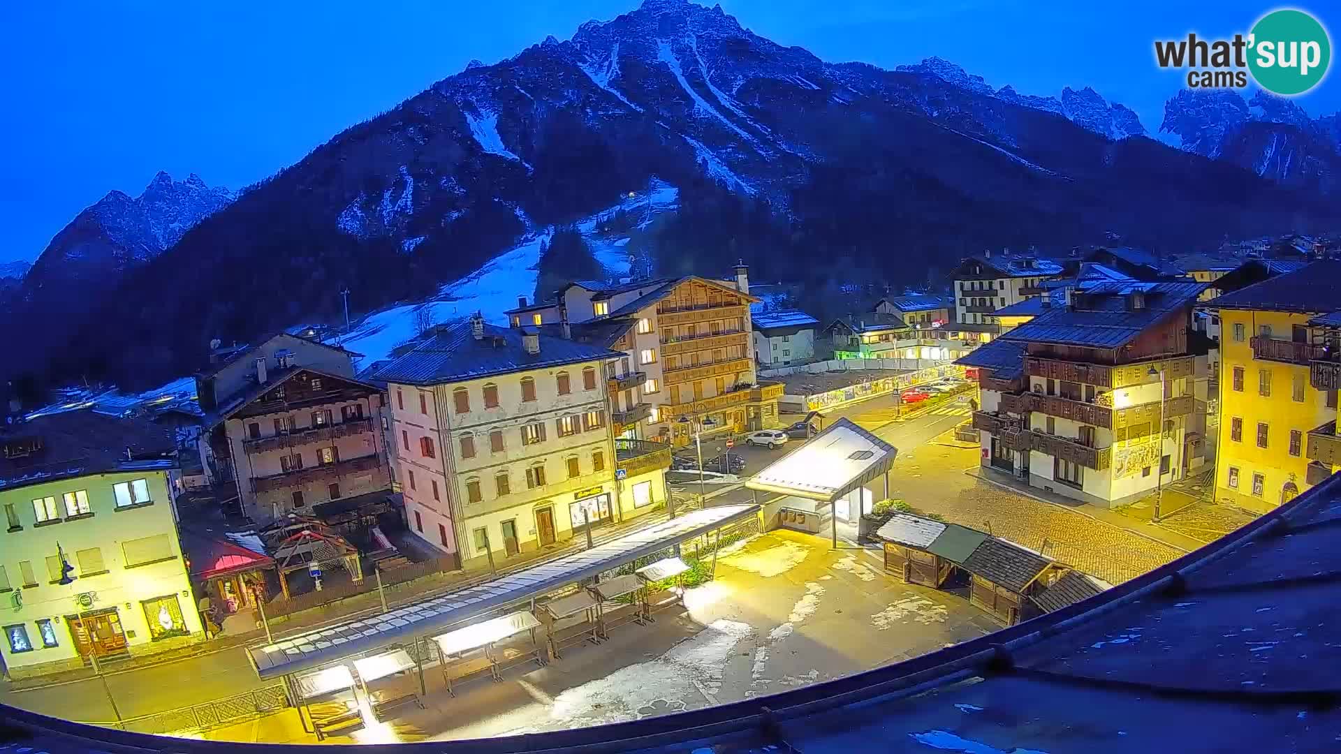 Piazza centrale di Forni di Sopra