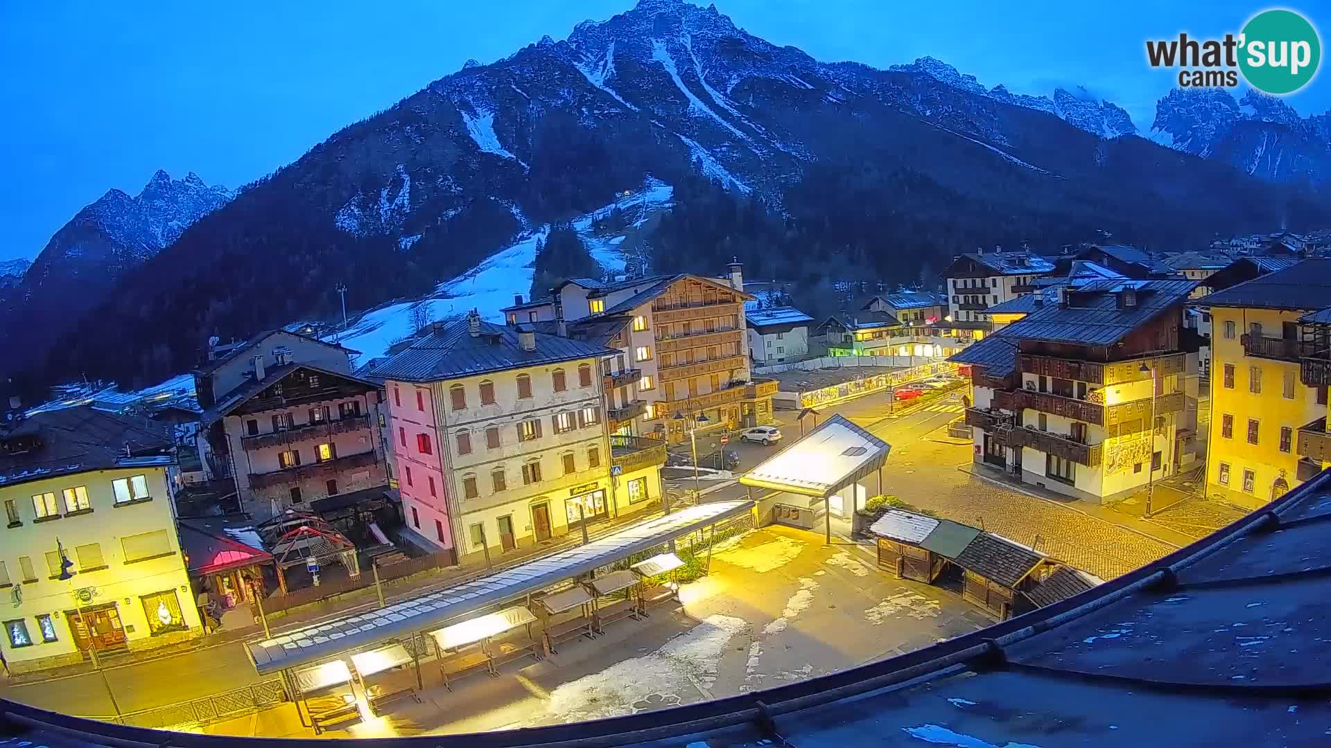 Plaza principal de Forni di Sopra
