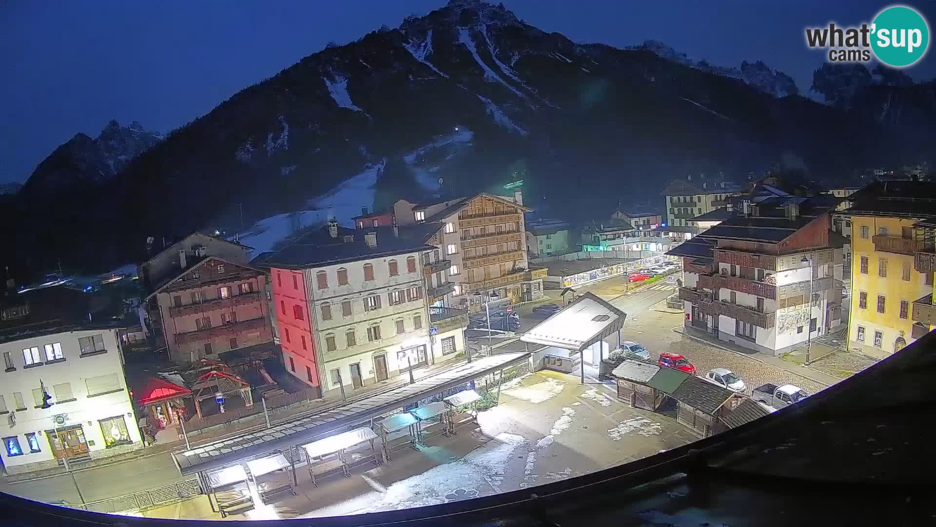 Plaza principal de Forni di Sopra