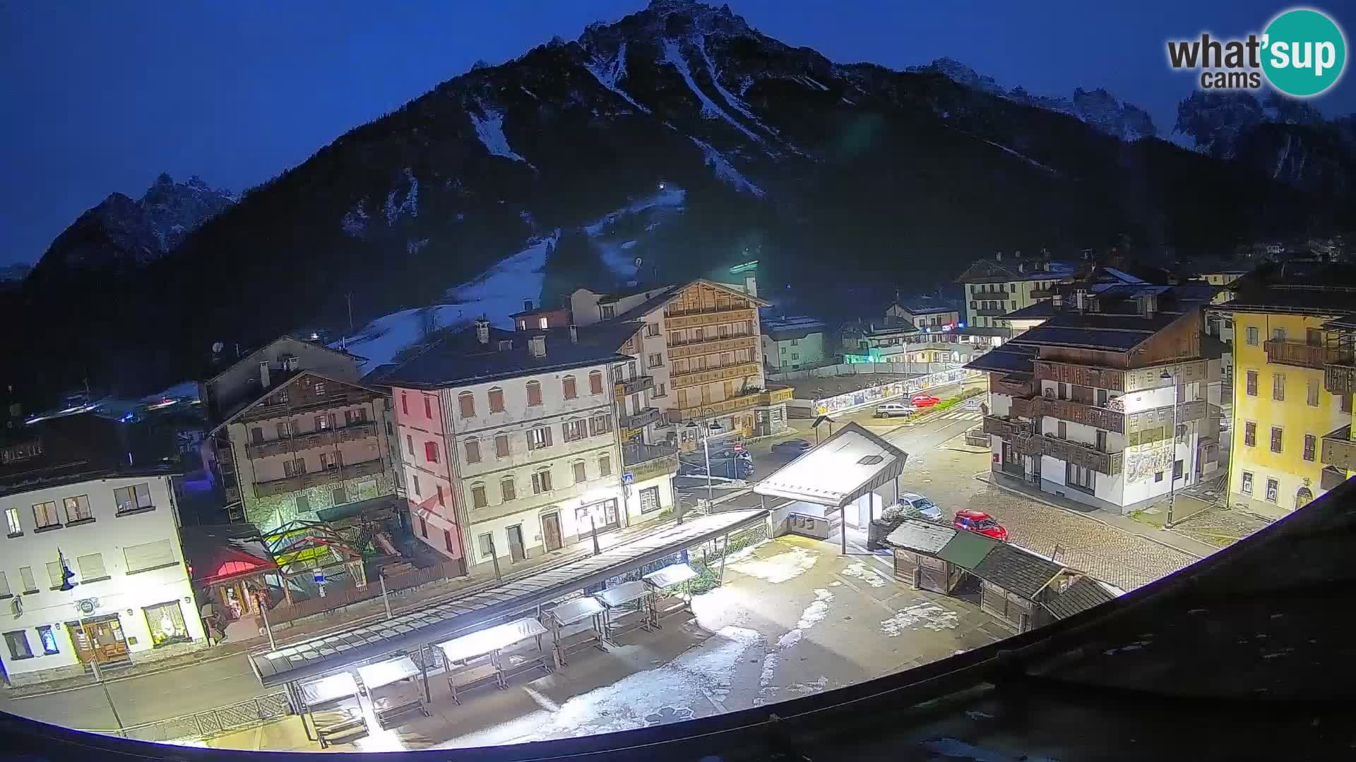 Piazza centrale di Forni di Sopra